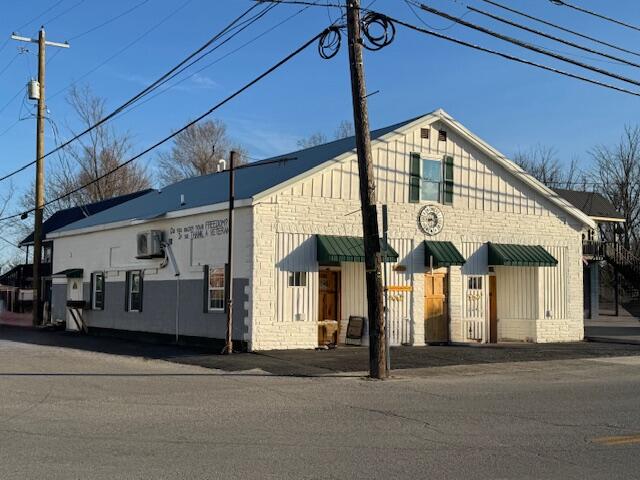 175 S Main Street Property Photo 3