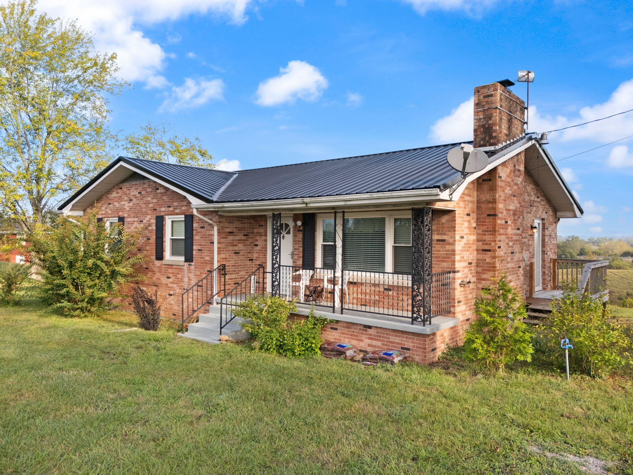 2289 Catalpa Loop Road Property Photo 4