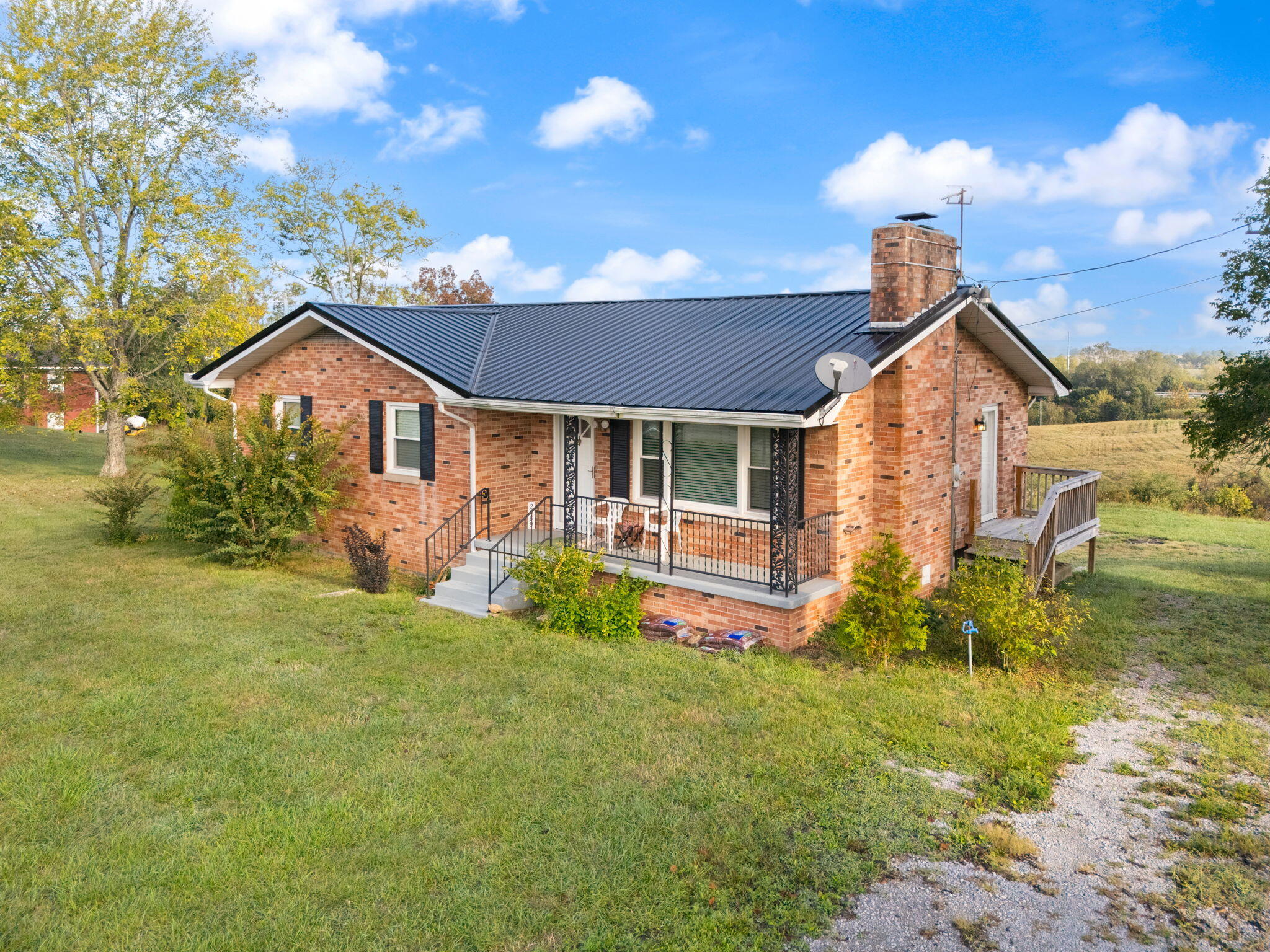 2289 Catalpa Loop Road Property Photo 5