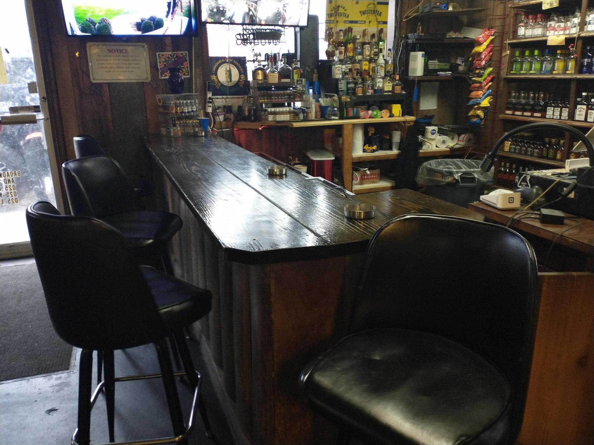 137 East Broadway Street Property Photo 16