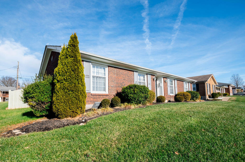 107 Pin Oak Drive Property Photo 2