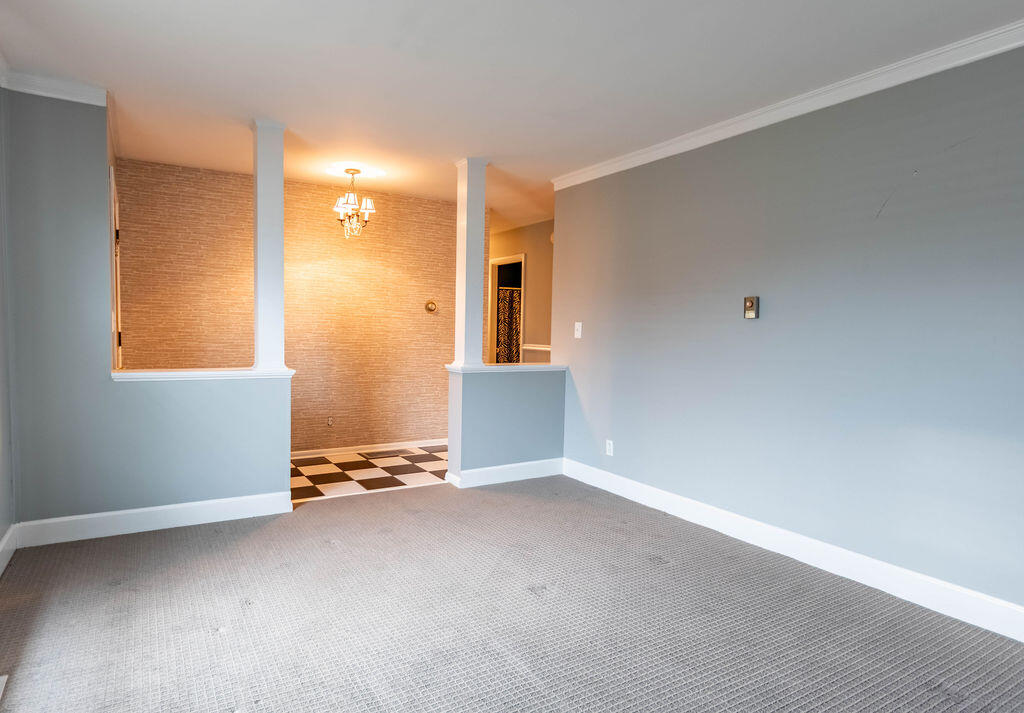 107 Pin Oak Drive Property Photo 3