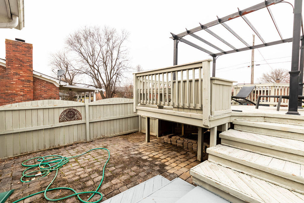 107 Pin Oak Drive Property Photo 36