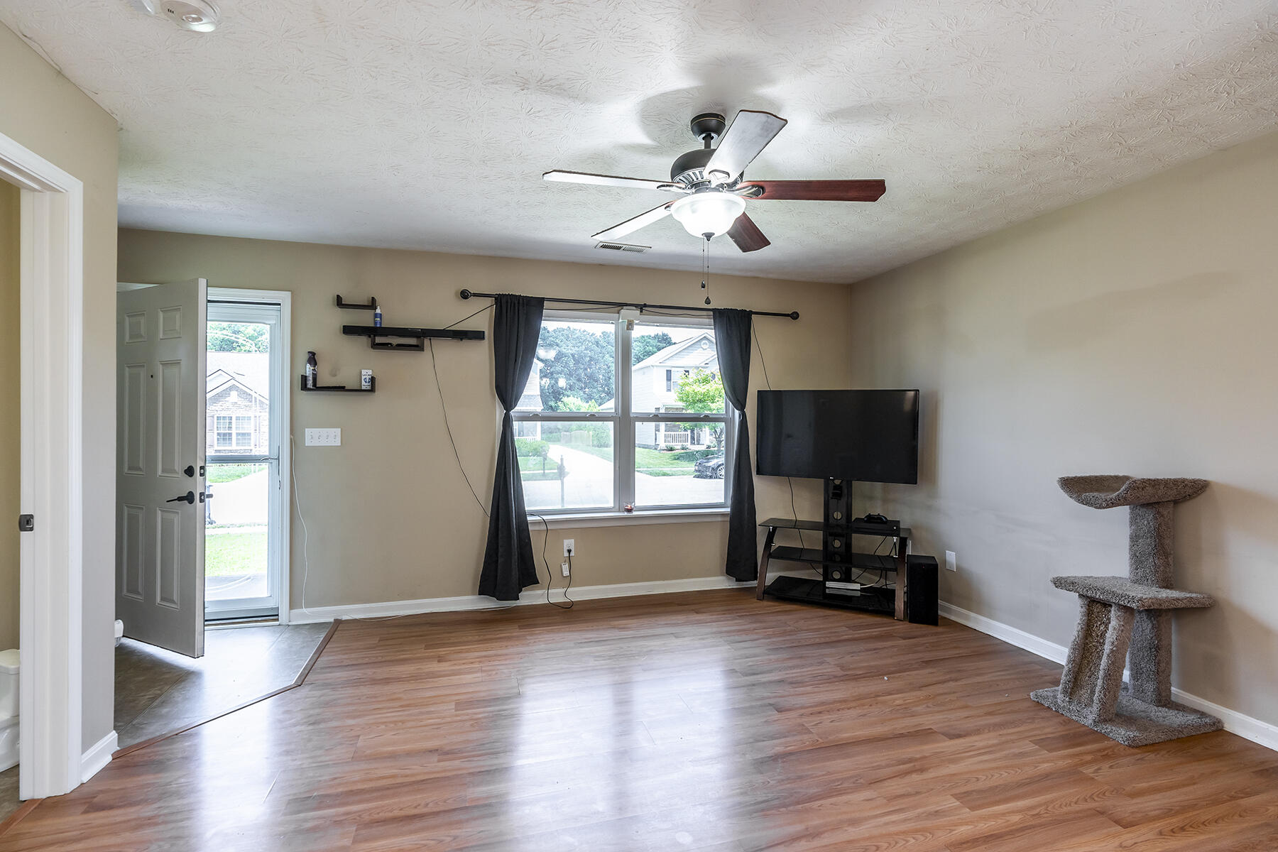 4045 Firestone Way Property Photo 7