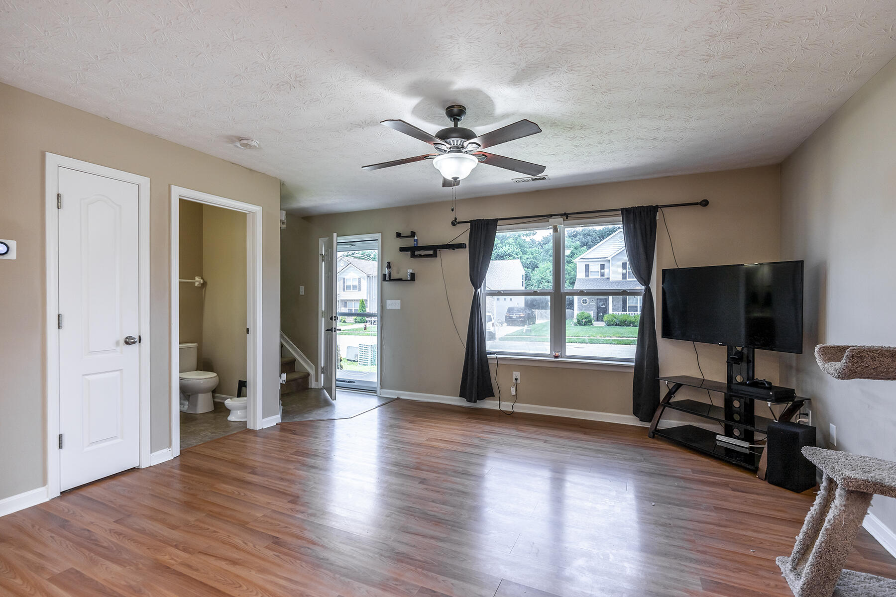 4045 Firestone Way Property Photo 8