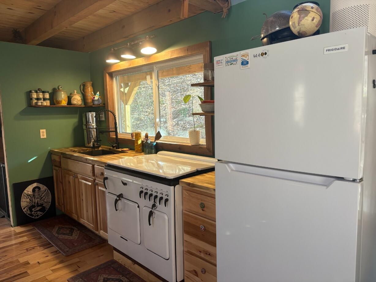 105 Chambers Fork Road Property Photo 5