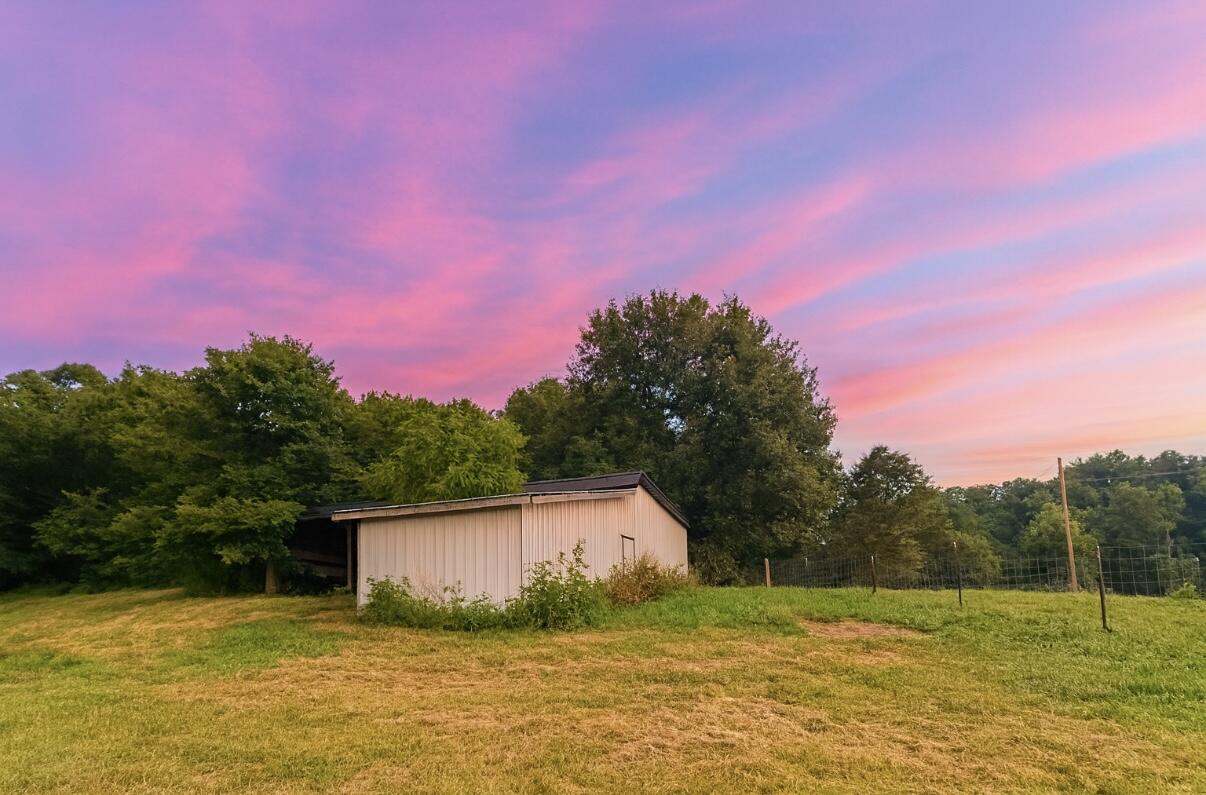 1231 Pleasant Grove Ridge Road Property Photo 3