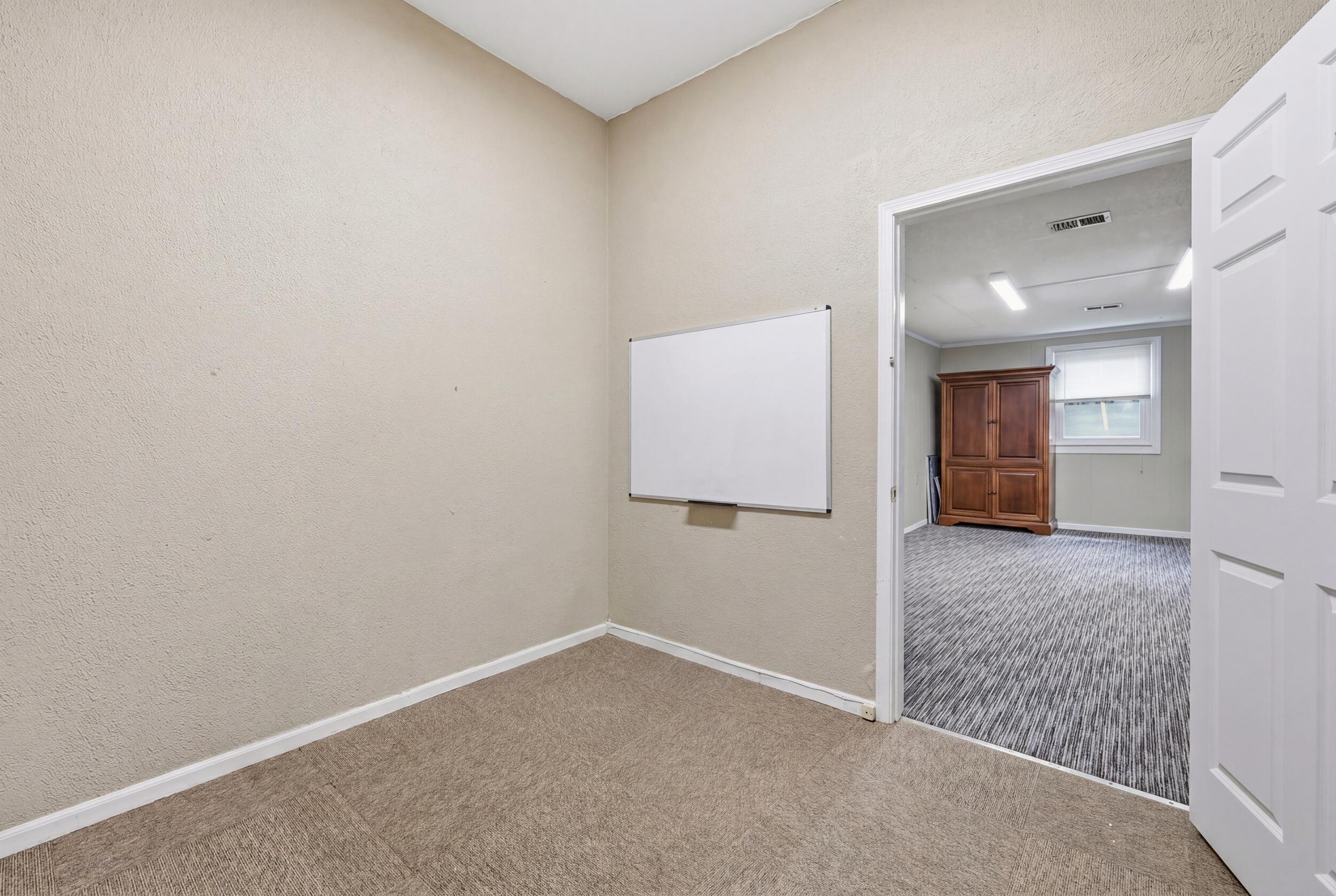 103 E Penn Avenue Property Photo 7