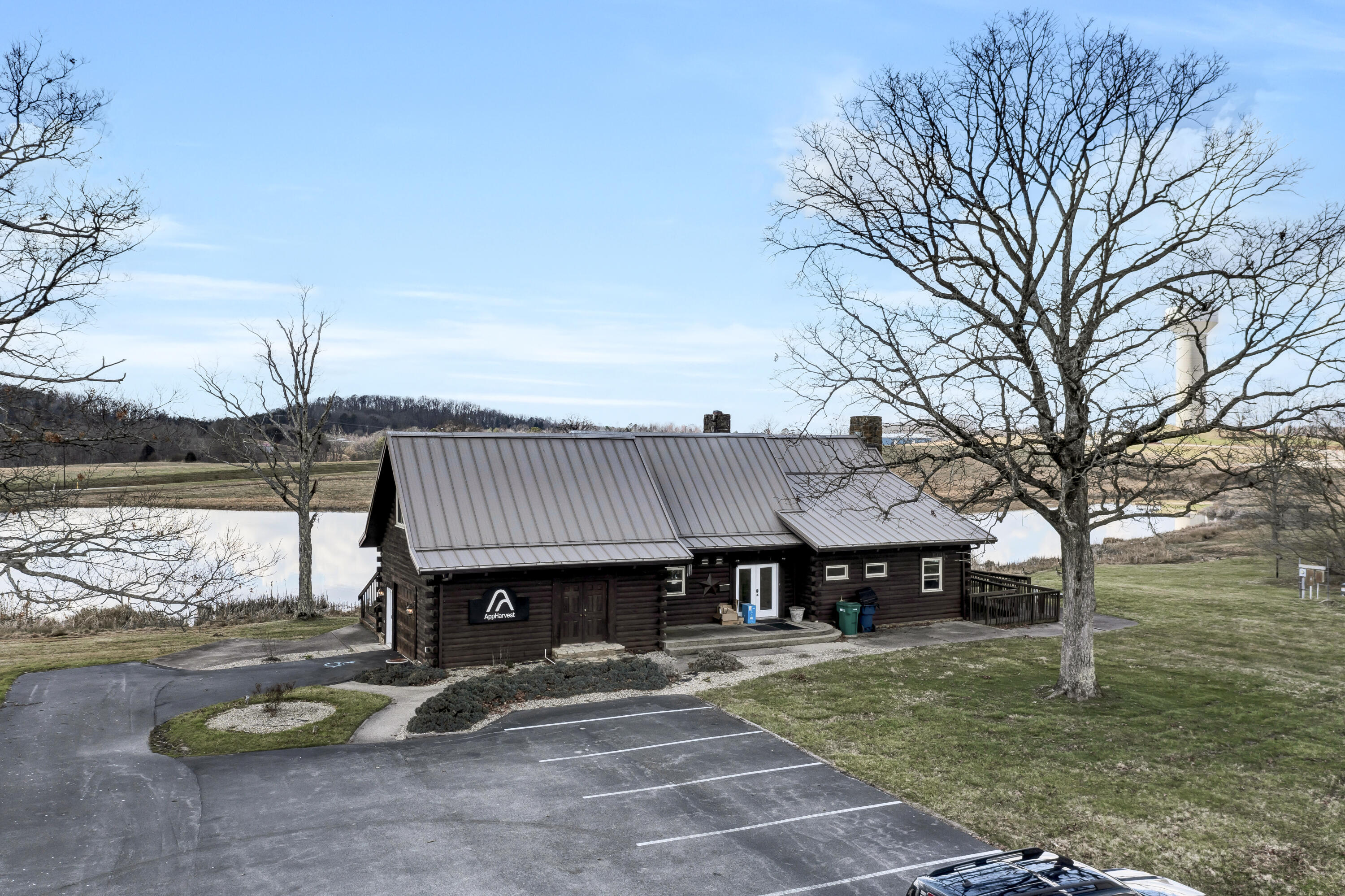 100 Lake Park Drive Property Photo 18