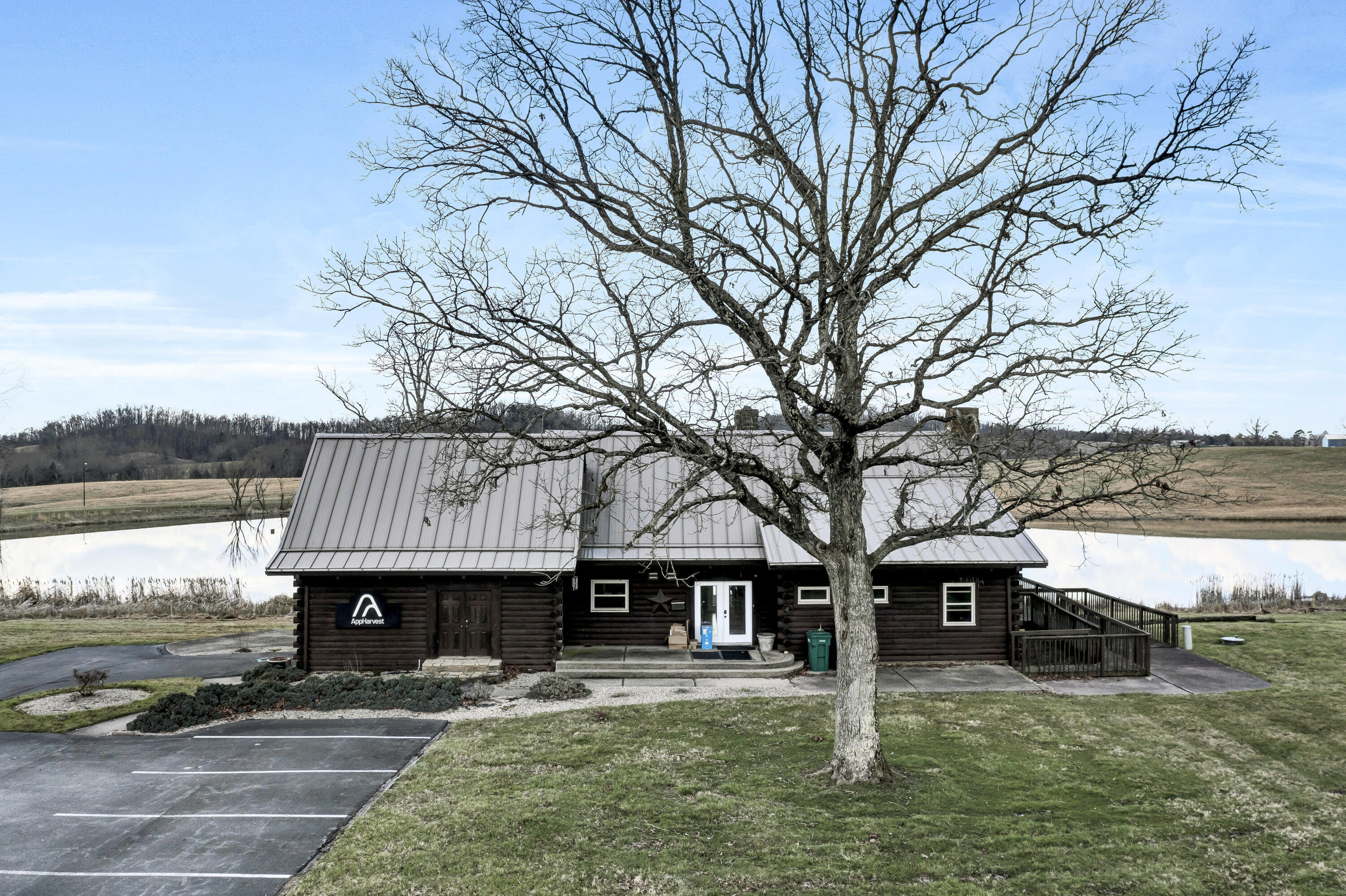 100 Lake Park Drive Property Photo 19