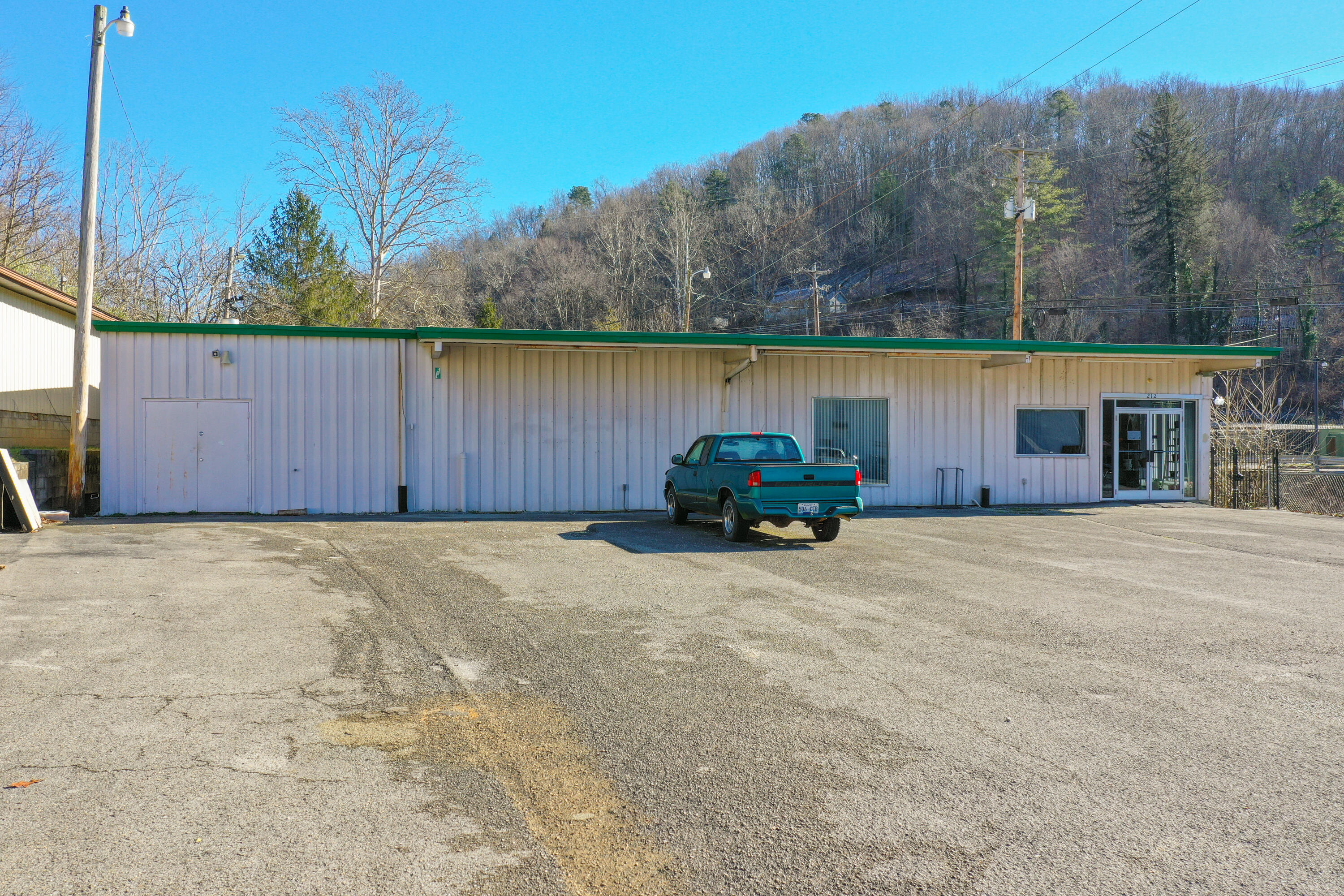 212 1st Street Property Photo 3