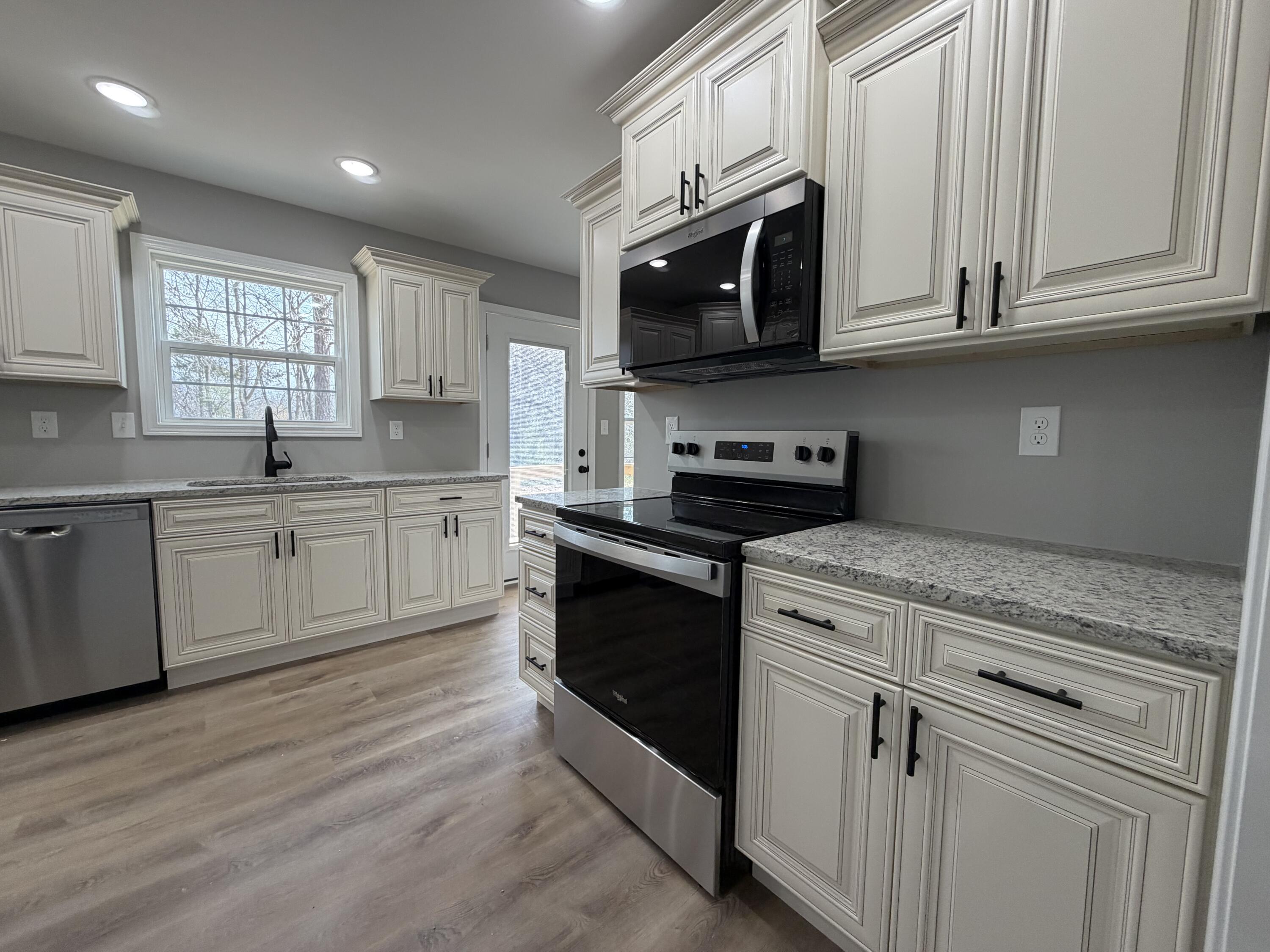 76 Autumn Drive Property Photo 3