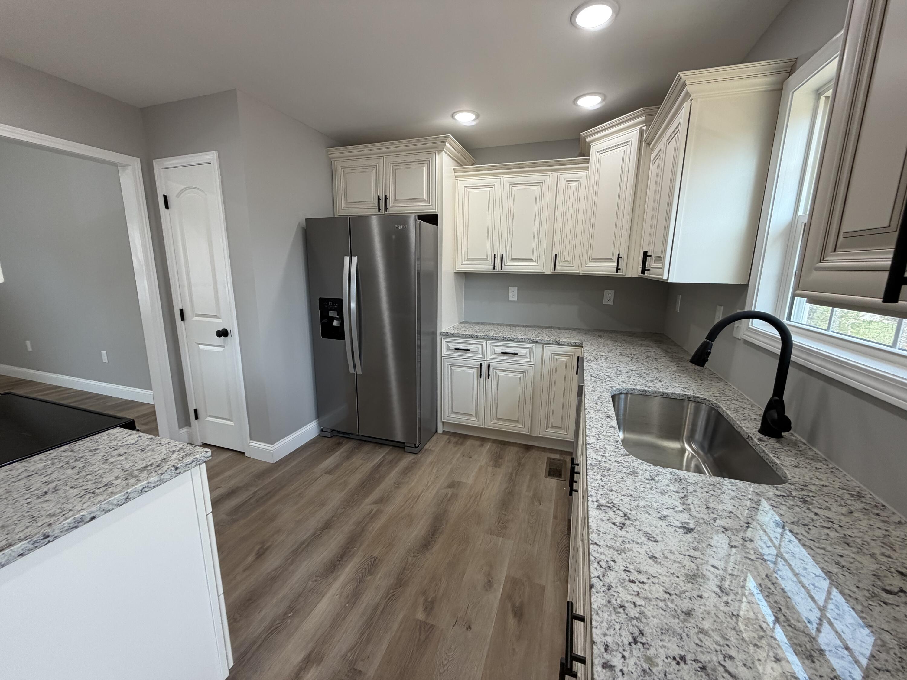 76 Autumn Drive Property Photo 4