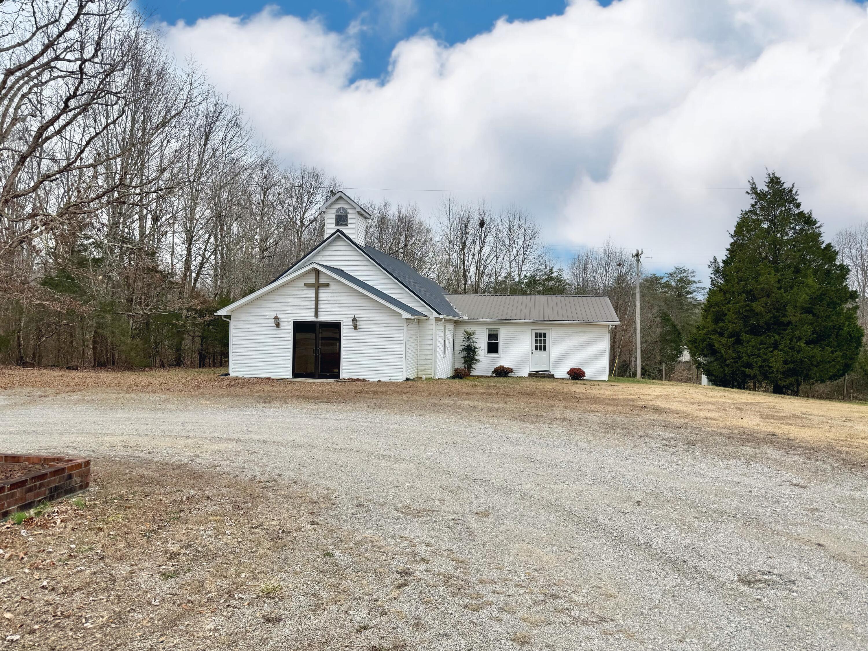 7421 Hwy 1676 Property Photo 1