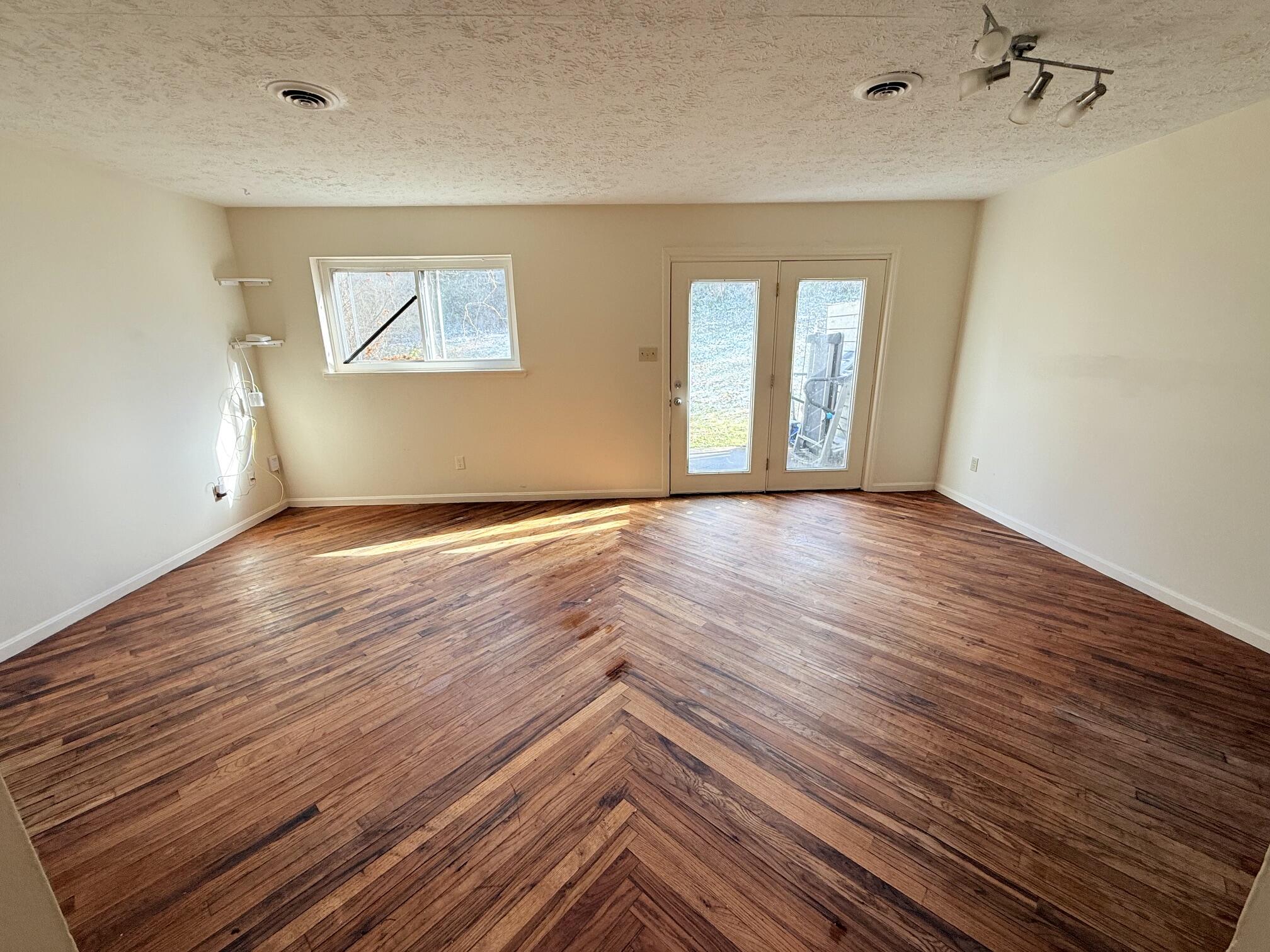 118 Central Avenue Property Photo 9
