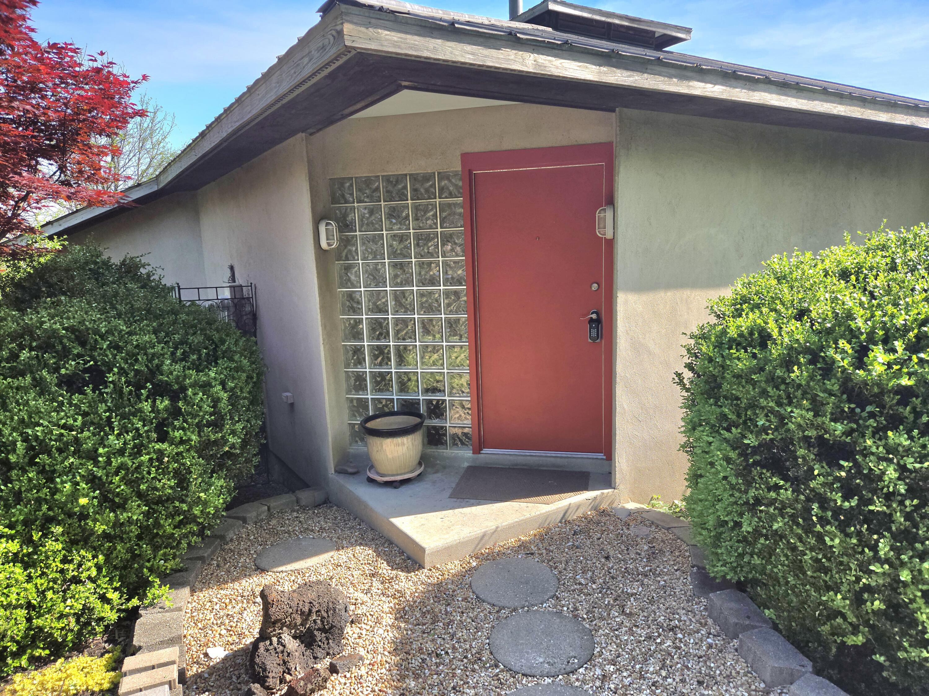1028 Pin Oak Drive Property Photo 3
