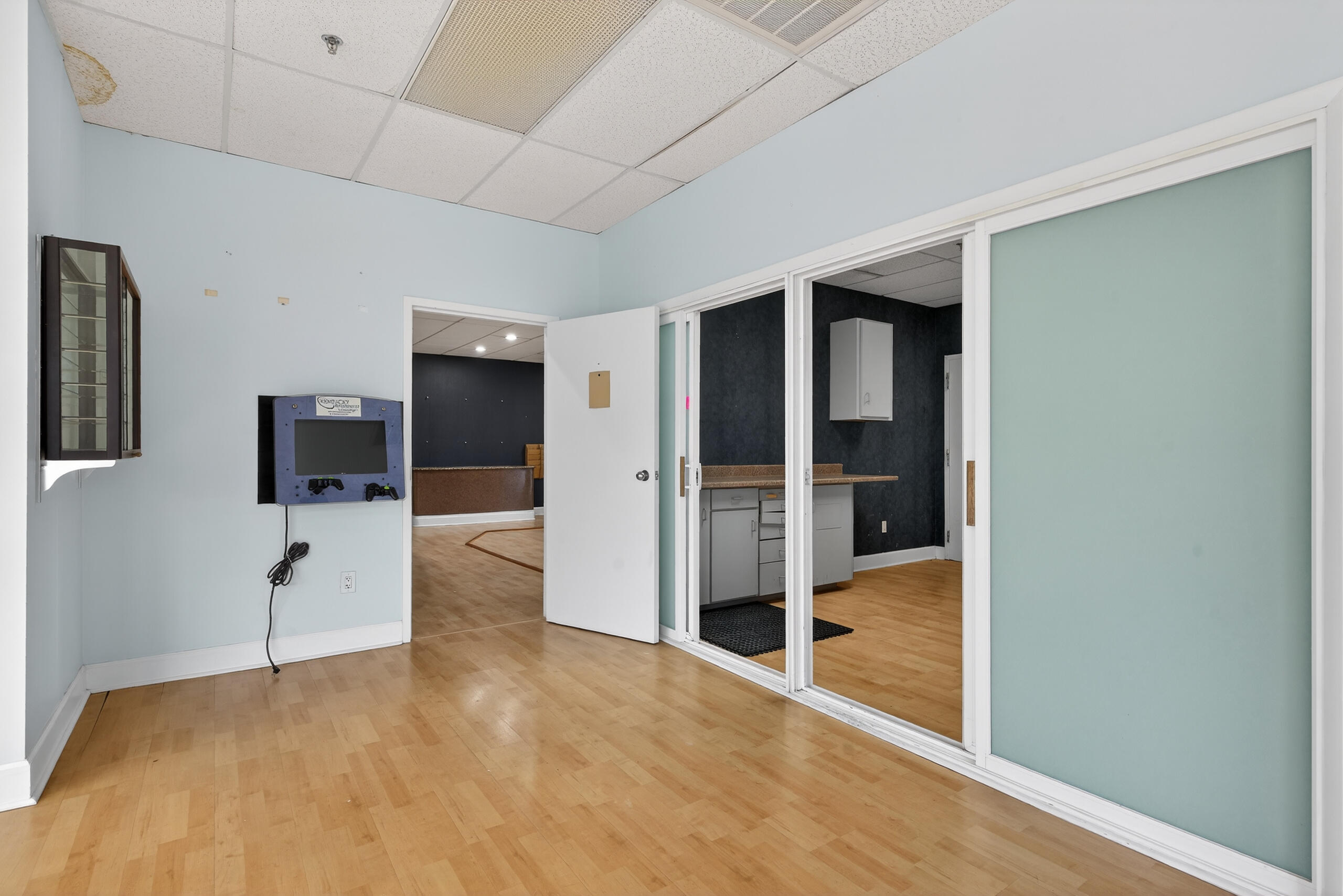 860 Corporate Drive 201 Property Photo 10
