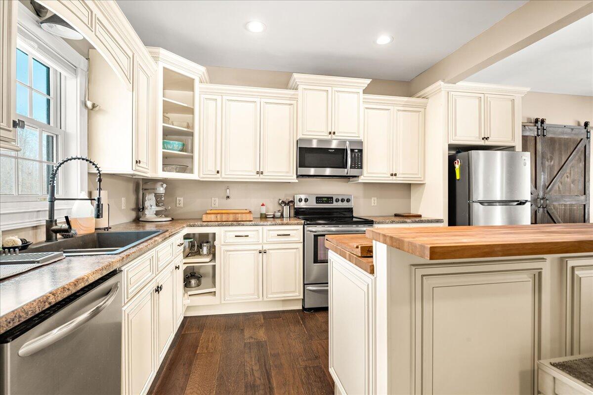 551 Rogers Road Property Photo 5