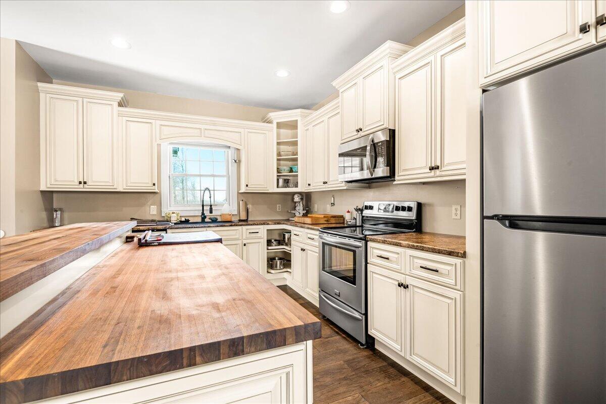 551 Rogers Road Property Photo 14