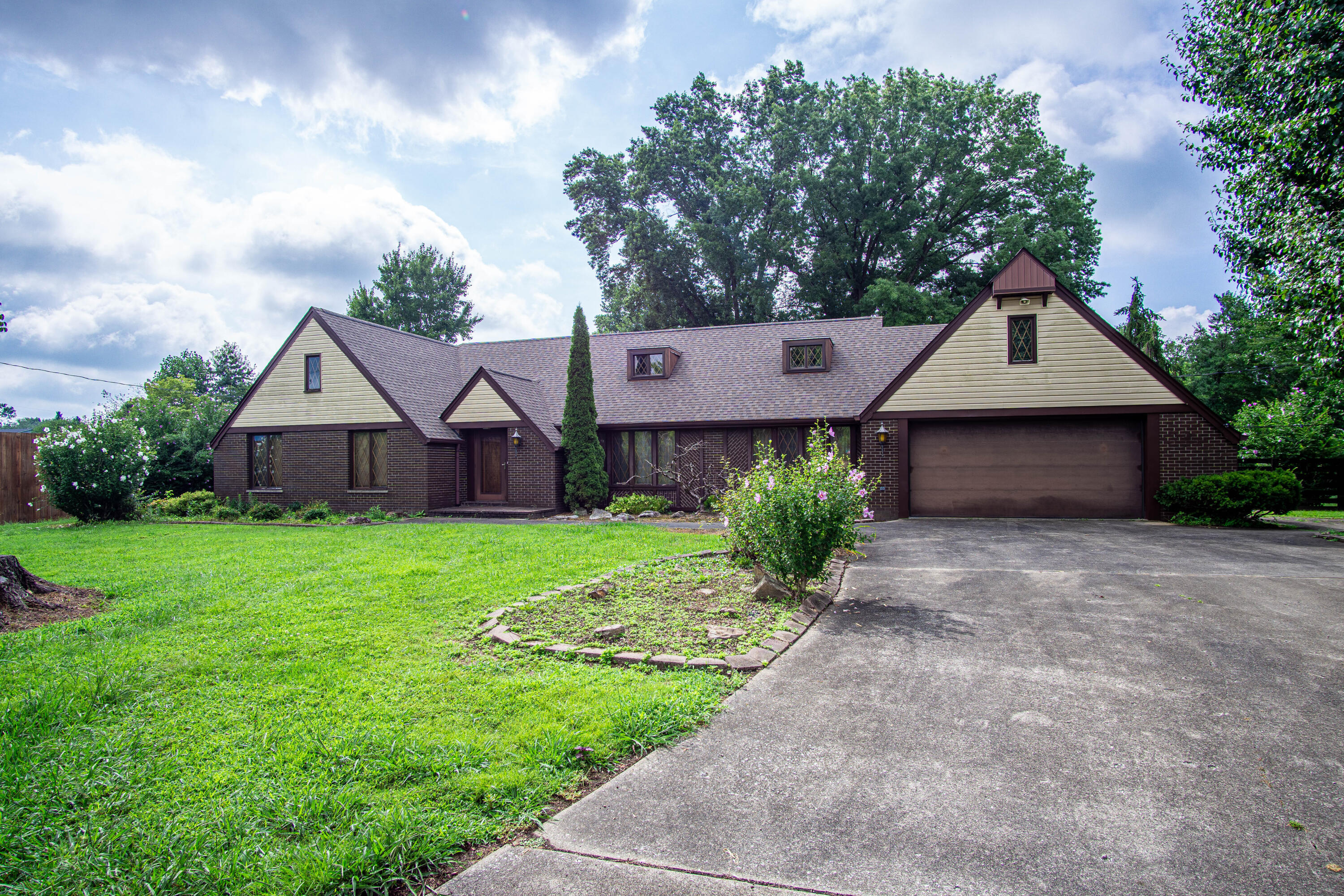 98 E Wyrick Street Property Photo 3