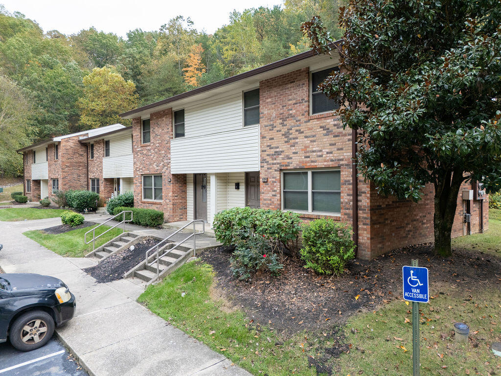 300 Pine Ridge Drive Property Photo 2