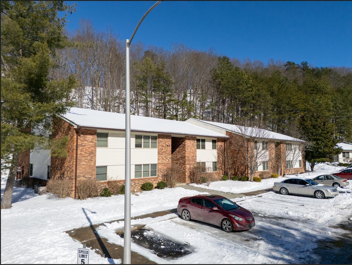 300 Pine Ridge Drive Property Photo 5