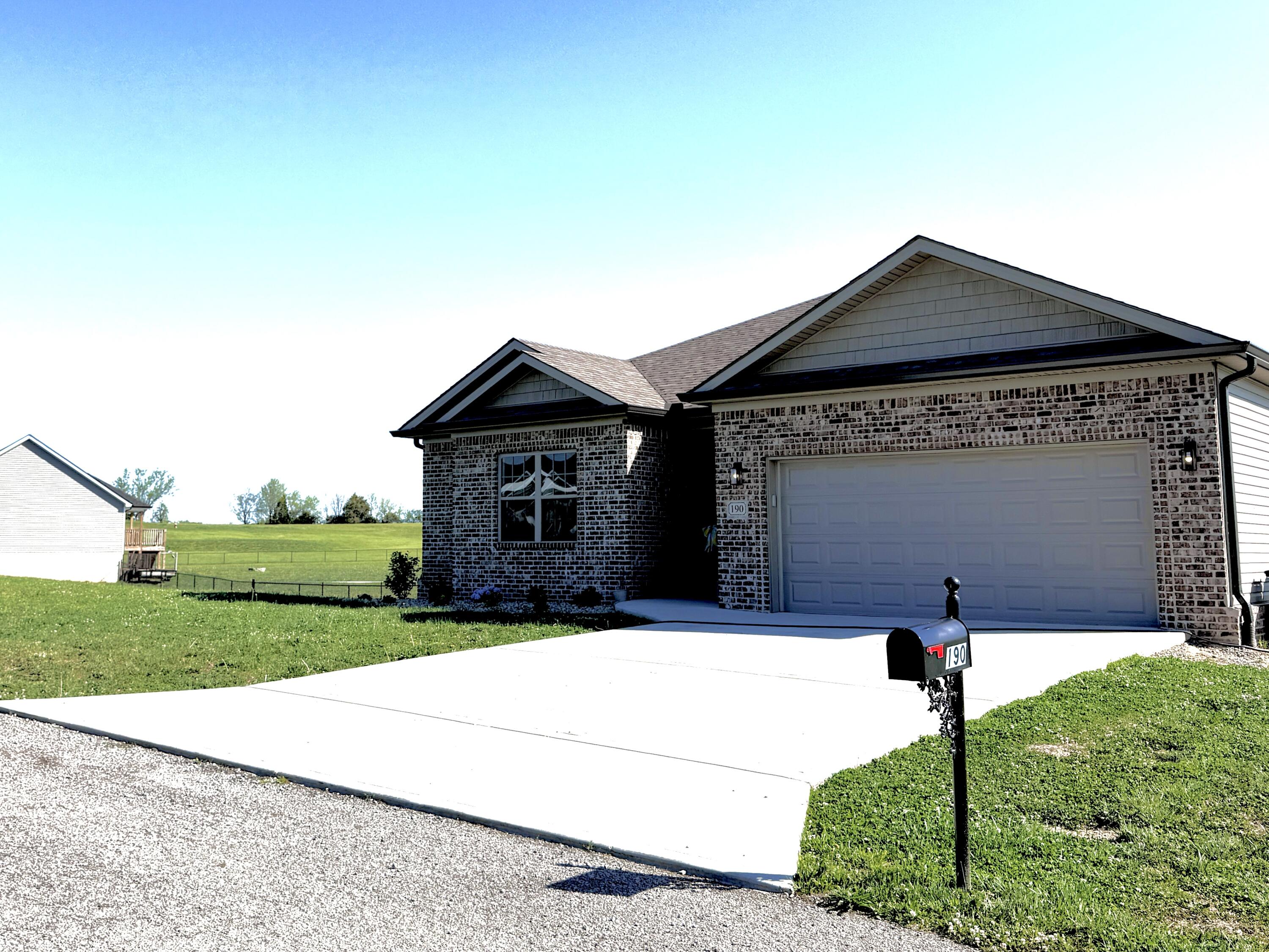 190 Liam Way Property Photo 2