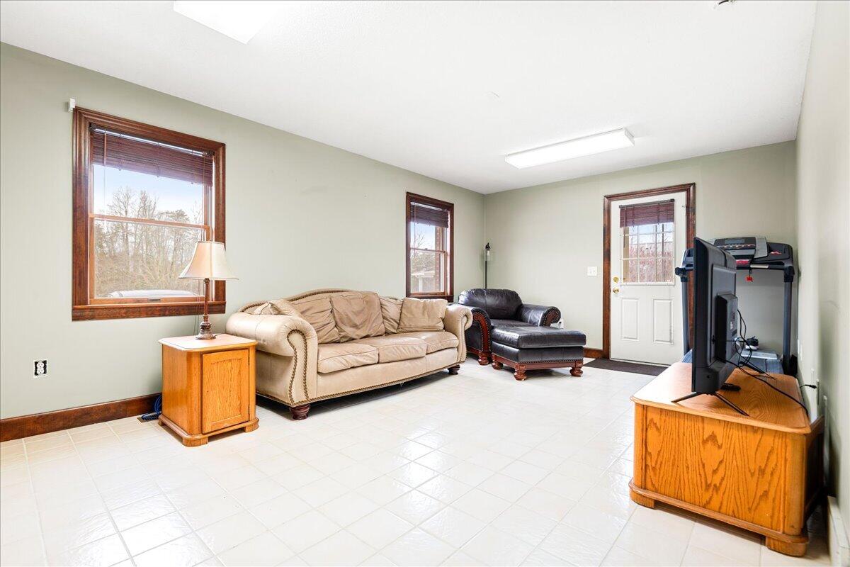 9256 Cumberland Falls Highway Property Photo 33