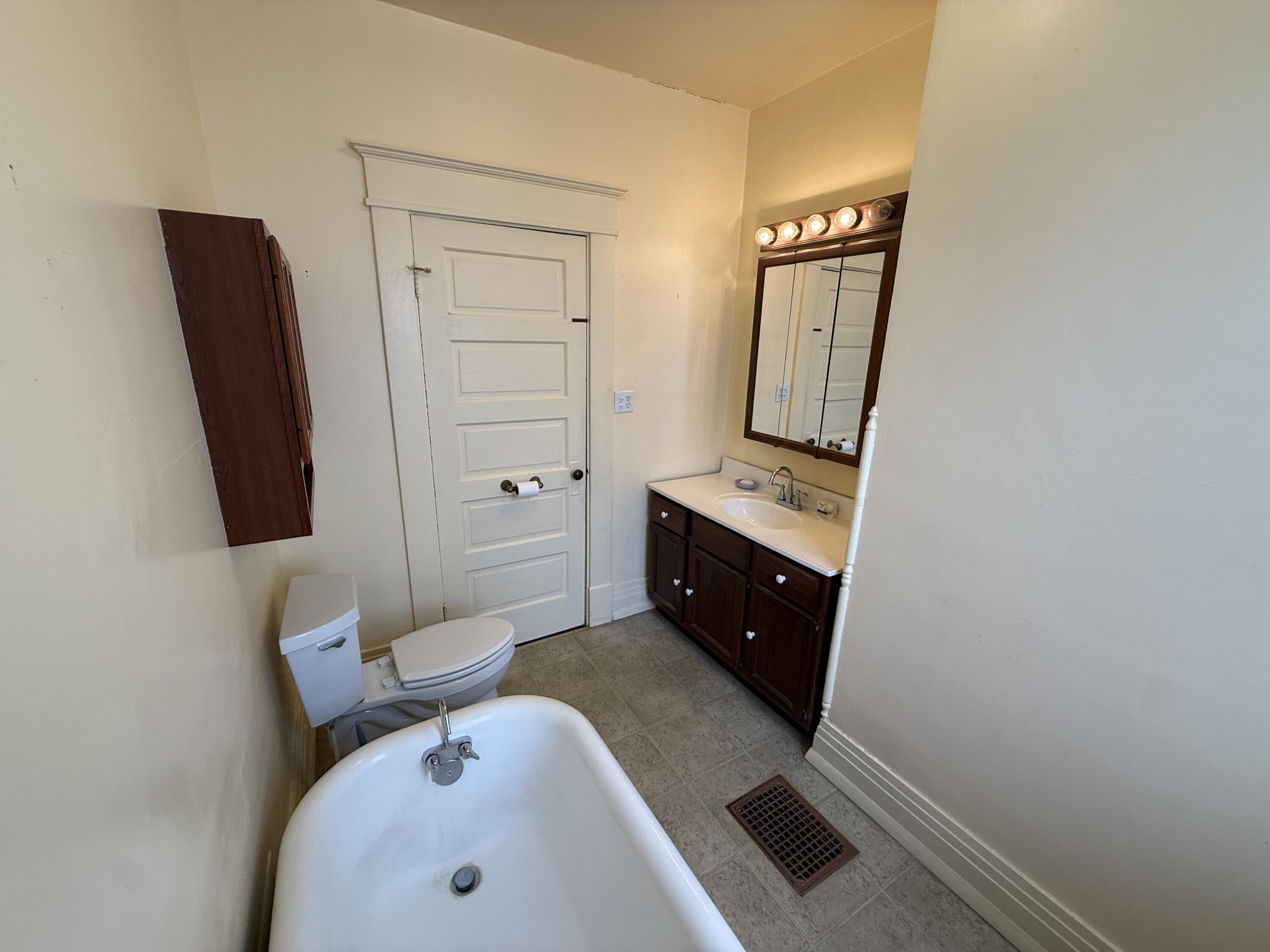 672 Higgins Avenue Property Photo 10