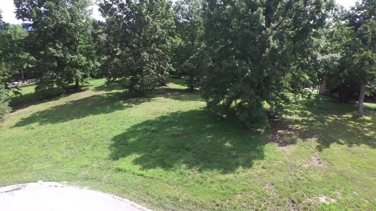 29 Hickory Point Drive Property Photo 5