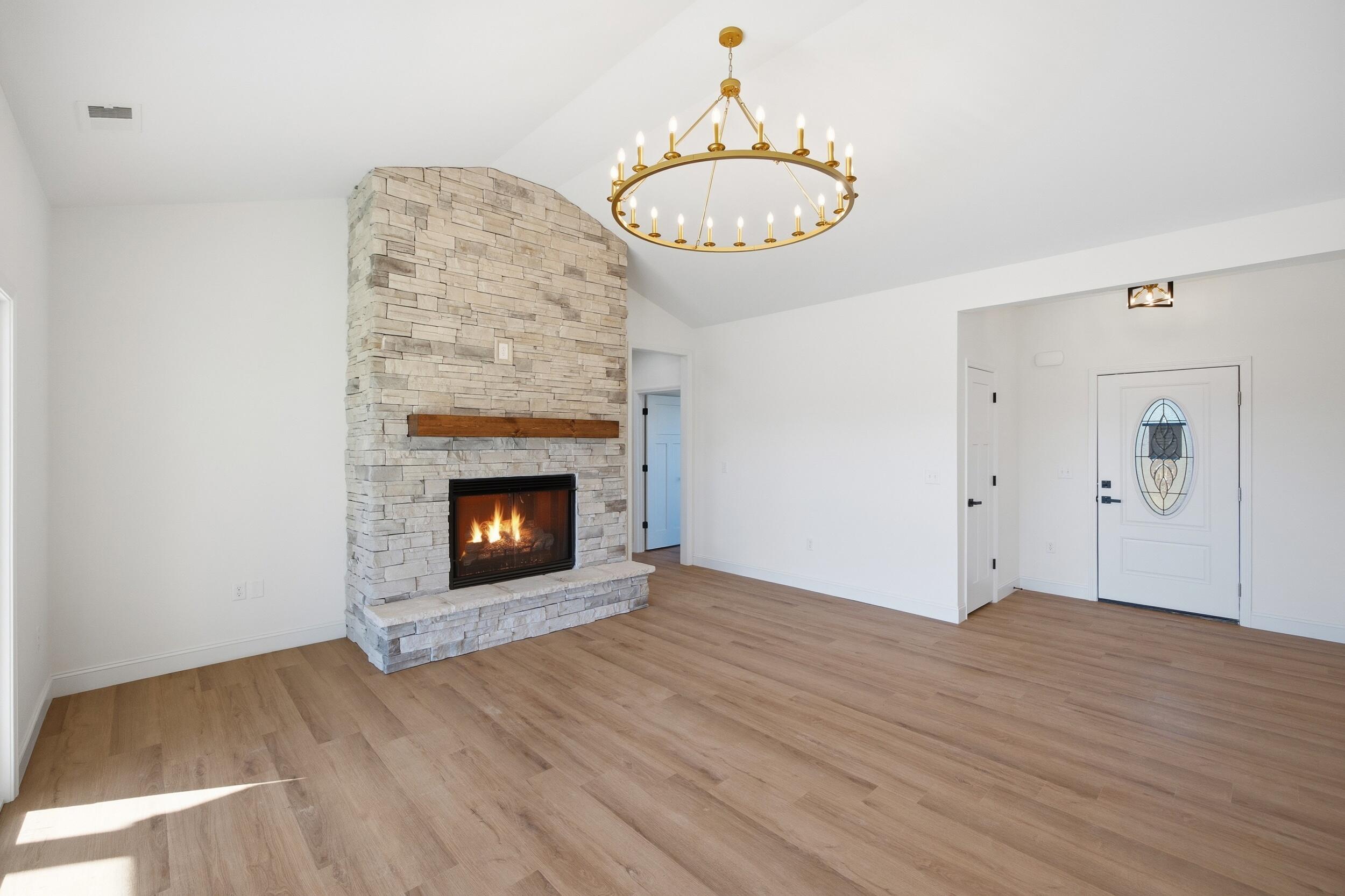 323 Mohegan Trail Property Photo 7