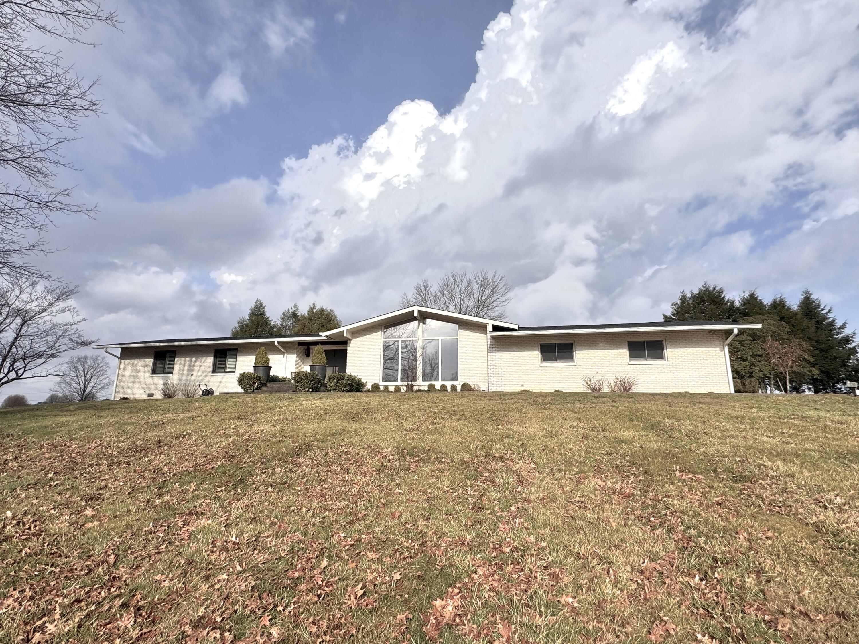 940 West Laurel Road Property Photo 1