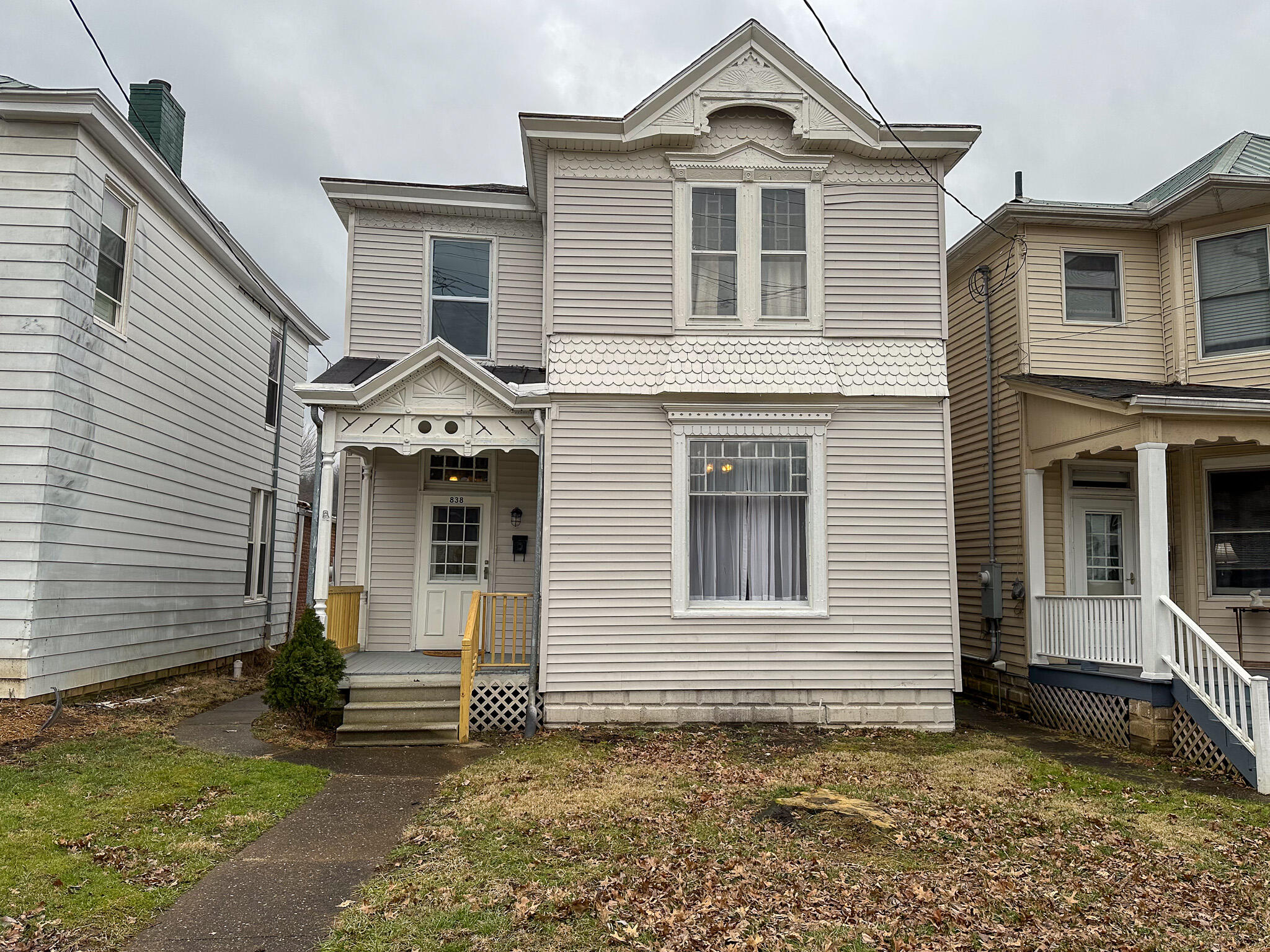 838 E 2nd Street Property Photo 1