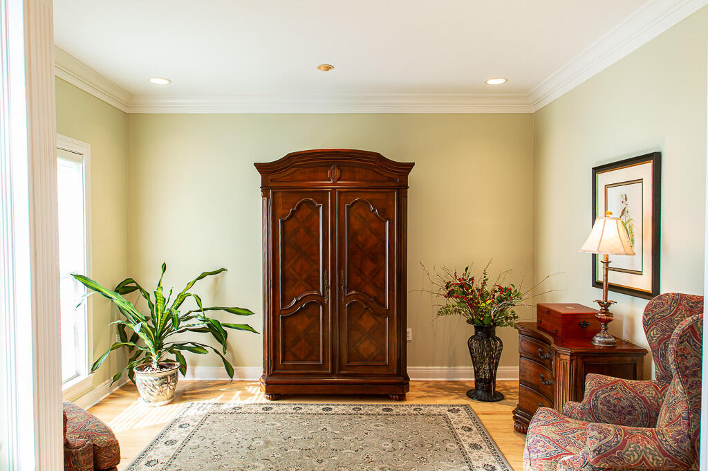 131 Jeannette Avenue Property Photo 9