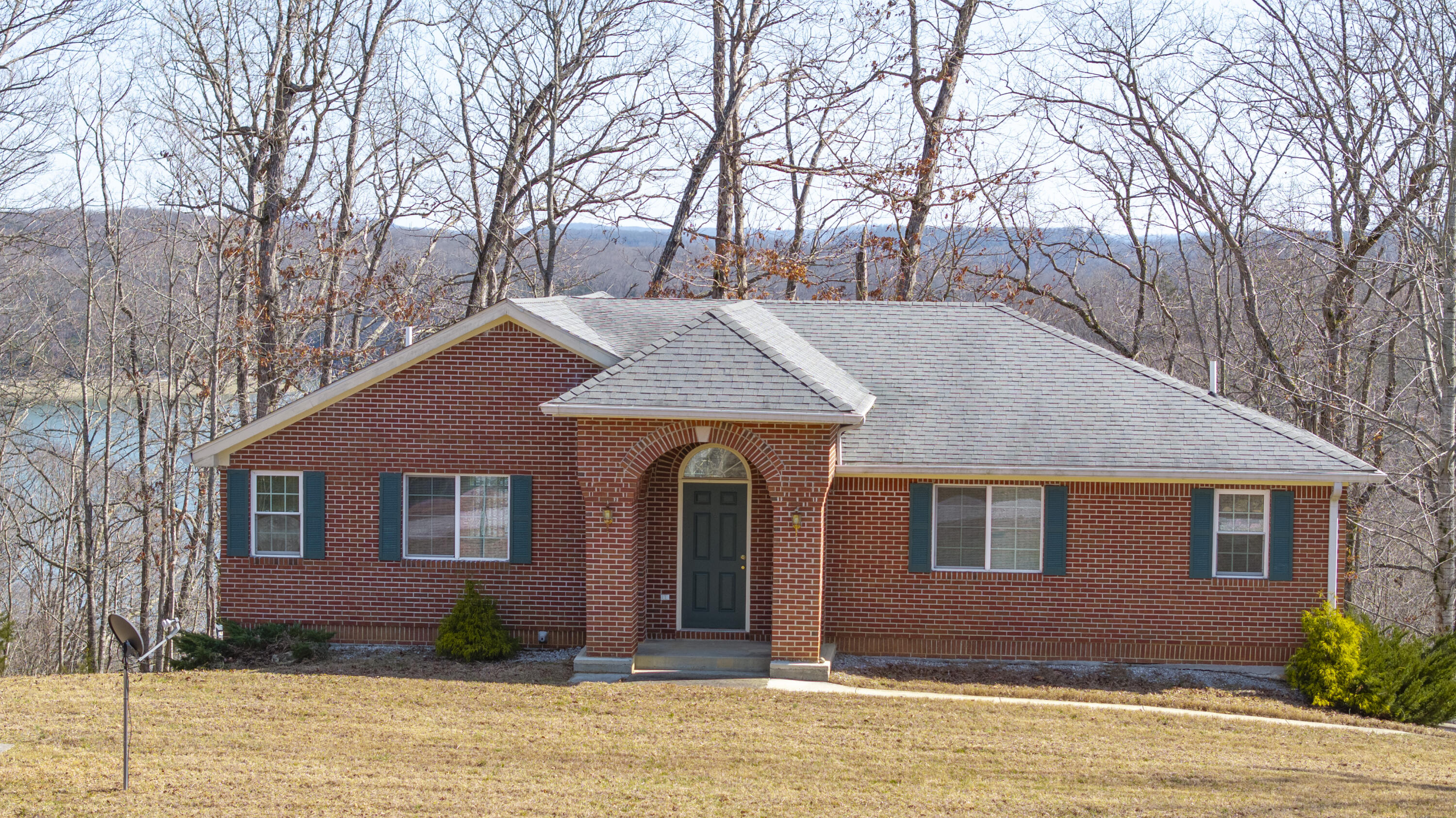 642 N Shore Drive Property Photo 3