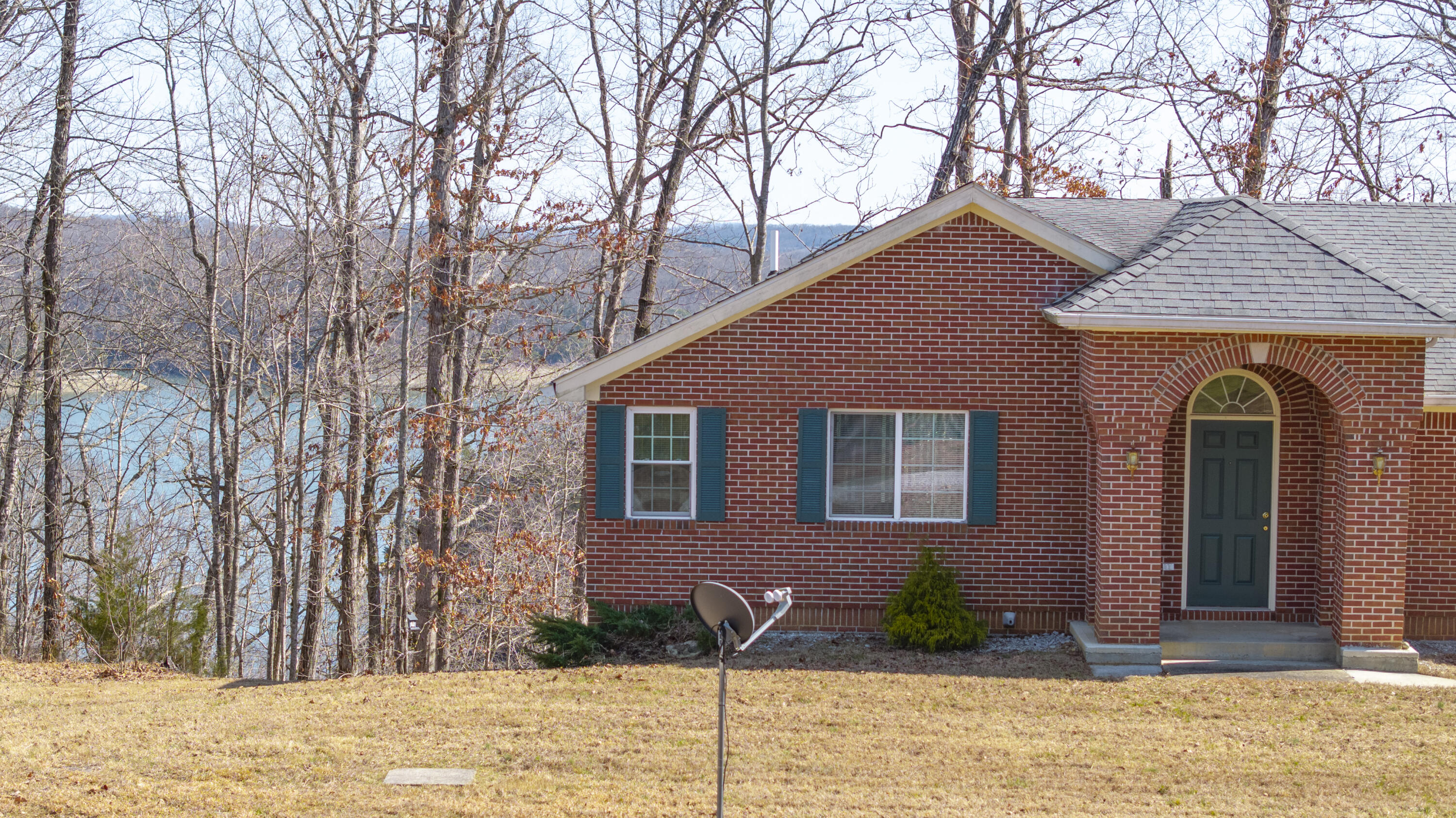 642 N Shore Drive Property Photo 5