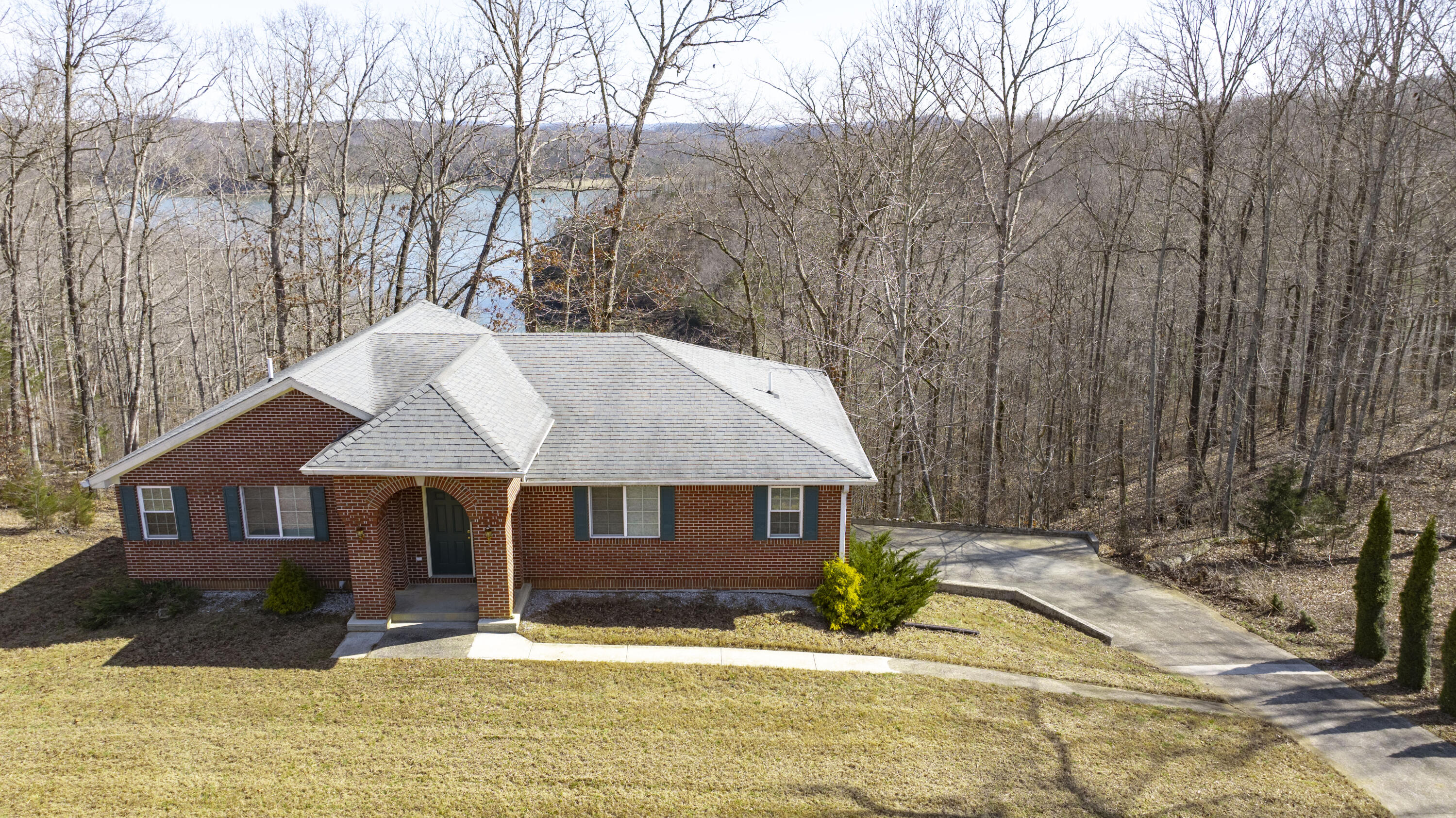 642 N Shore Drive Property Photo 6