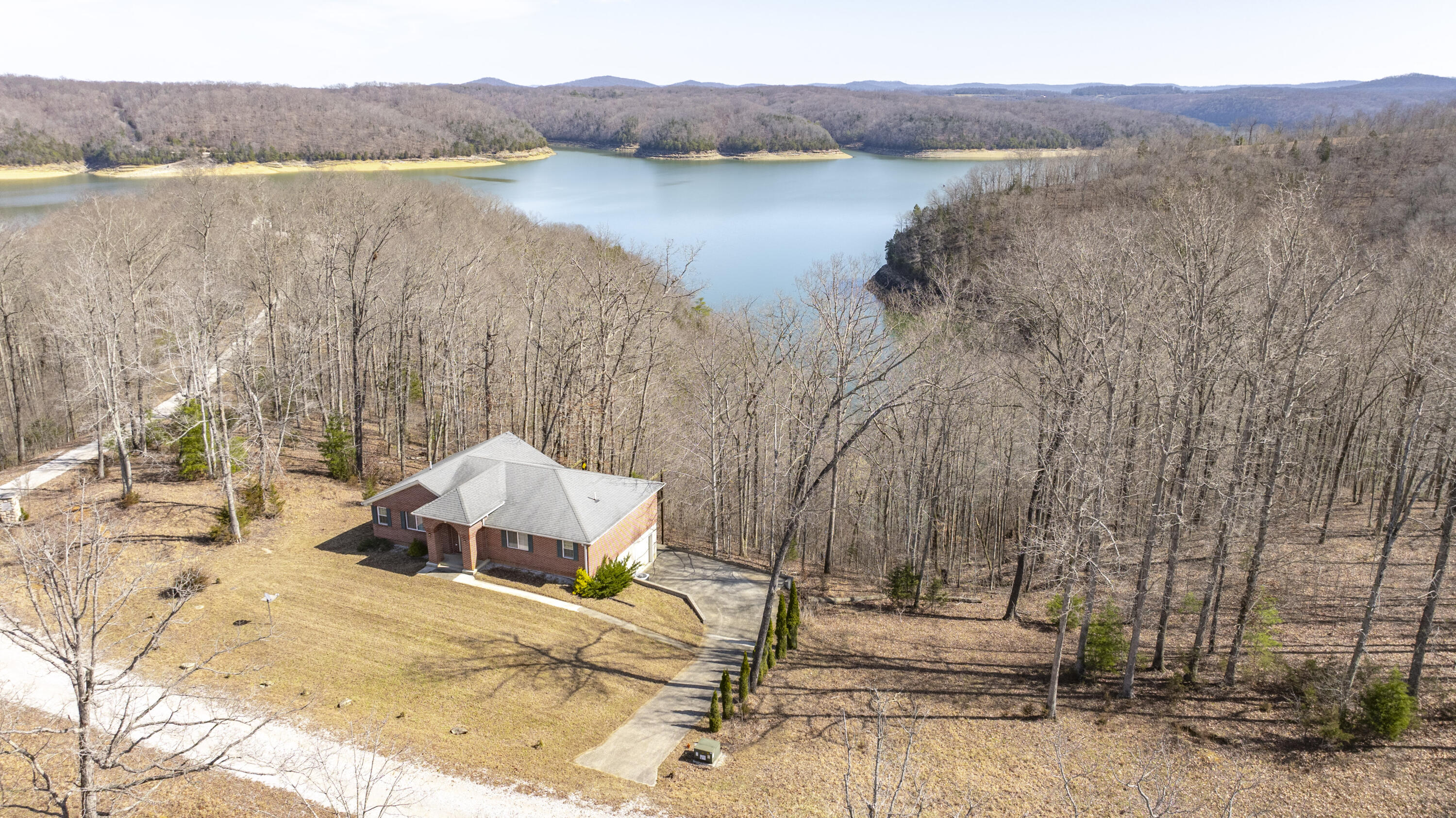 642 N Shore Drive Property Photo 7