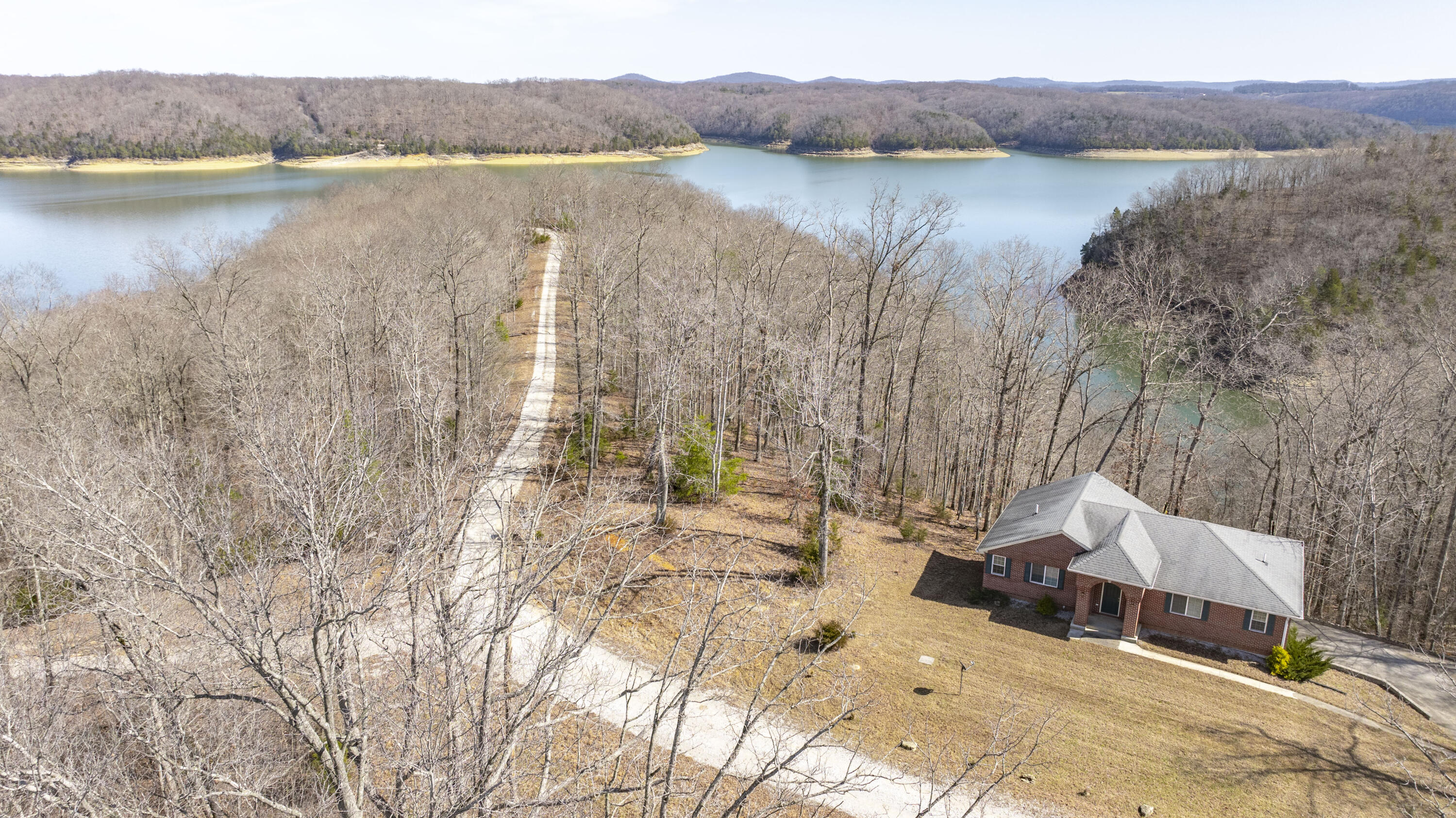 642 N Shore Drive Property Photo 8