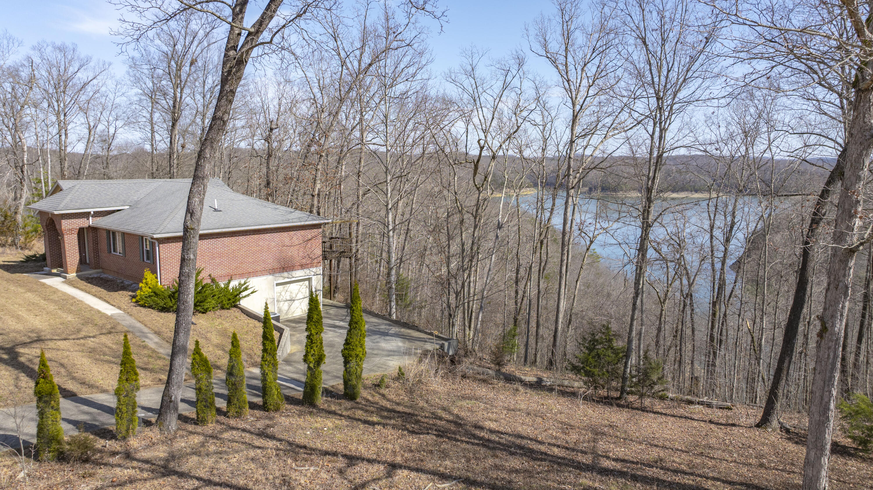 642 N Shore Drive Property Photo 12