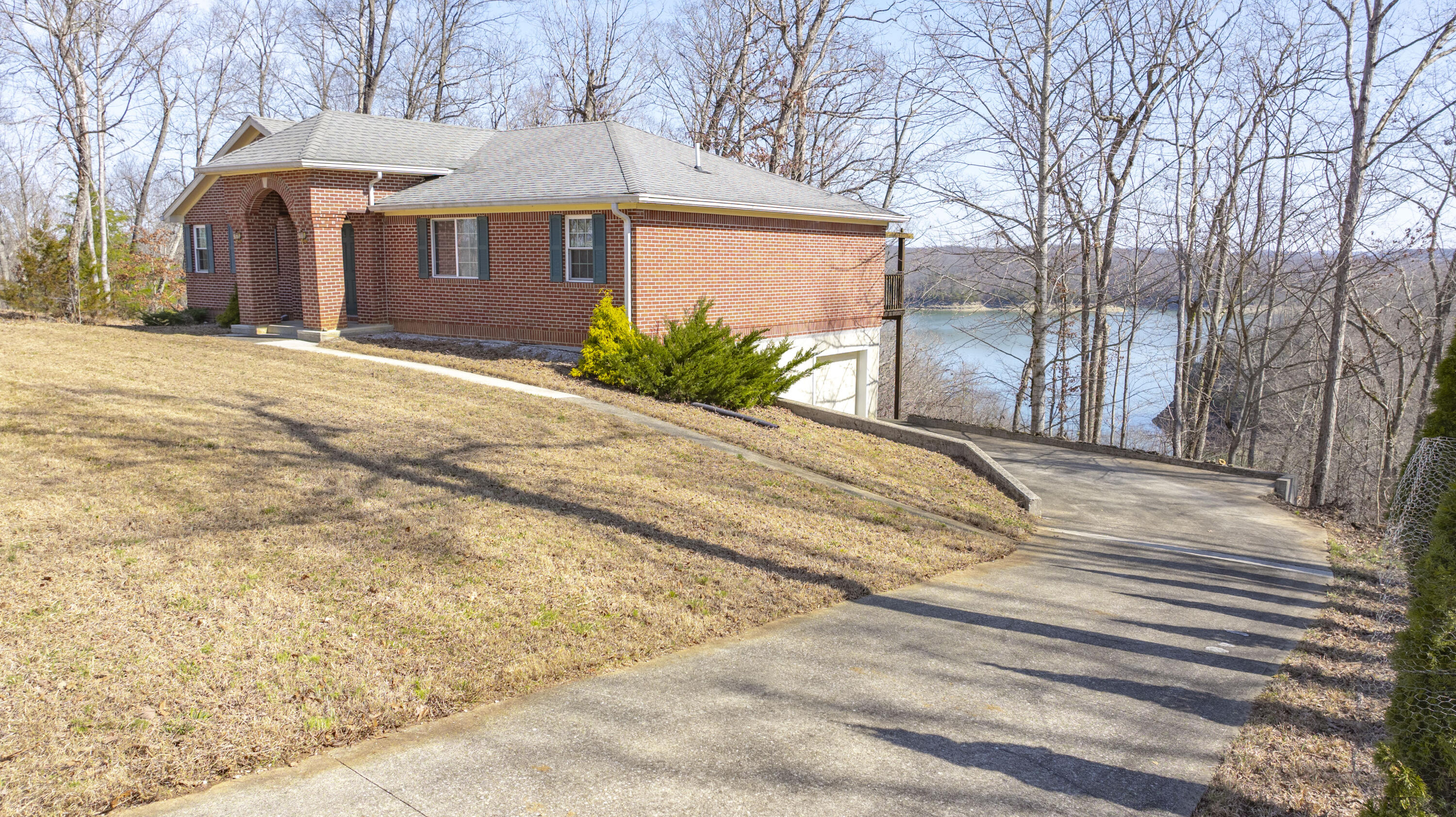 642 N Shore Drive Property Photo 13