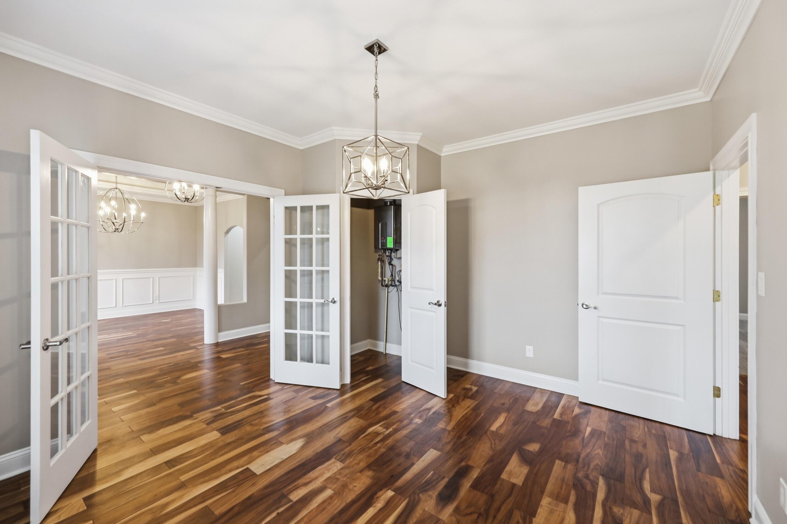 435 Avawam Drive Property Photo 9