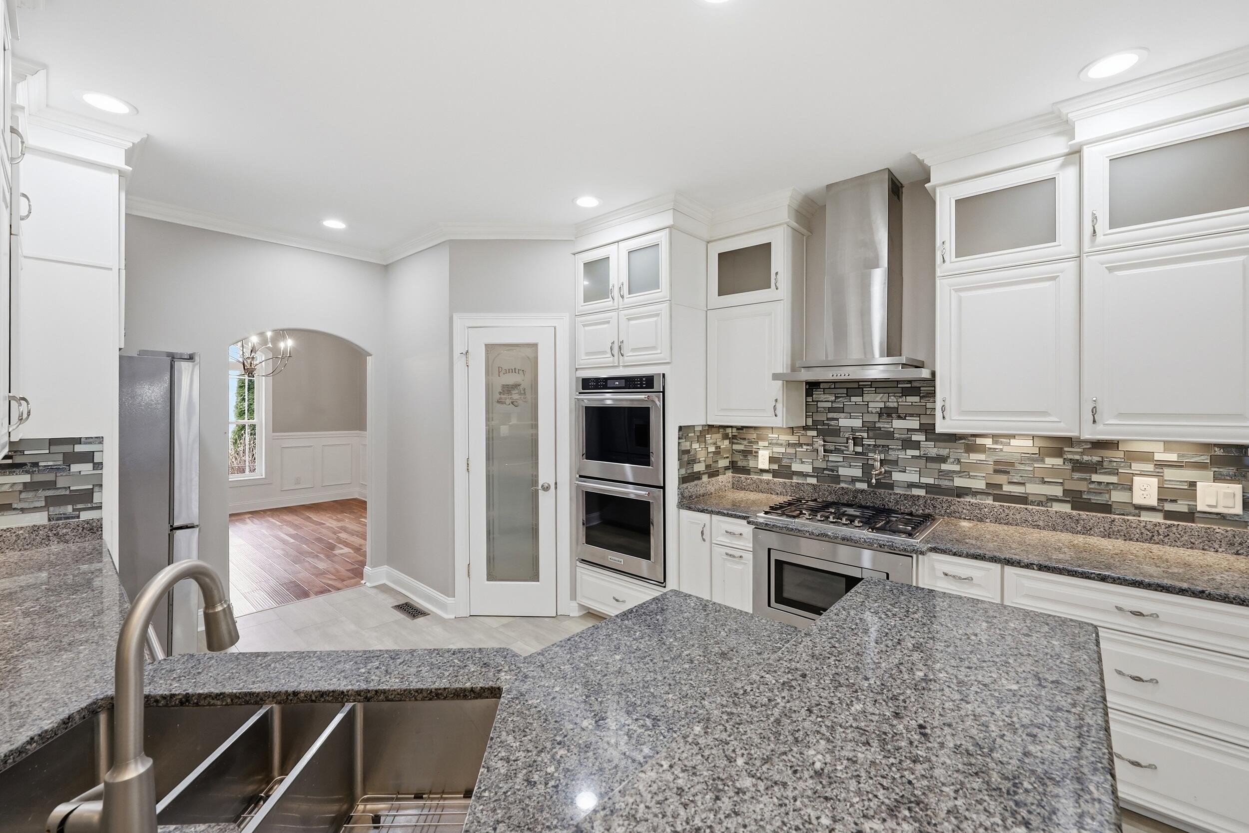 435 Avawam Drive Property Photo 16