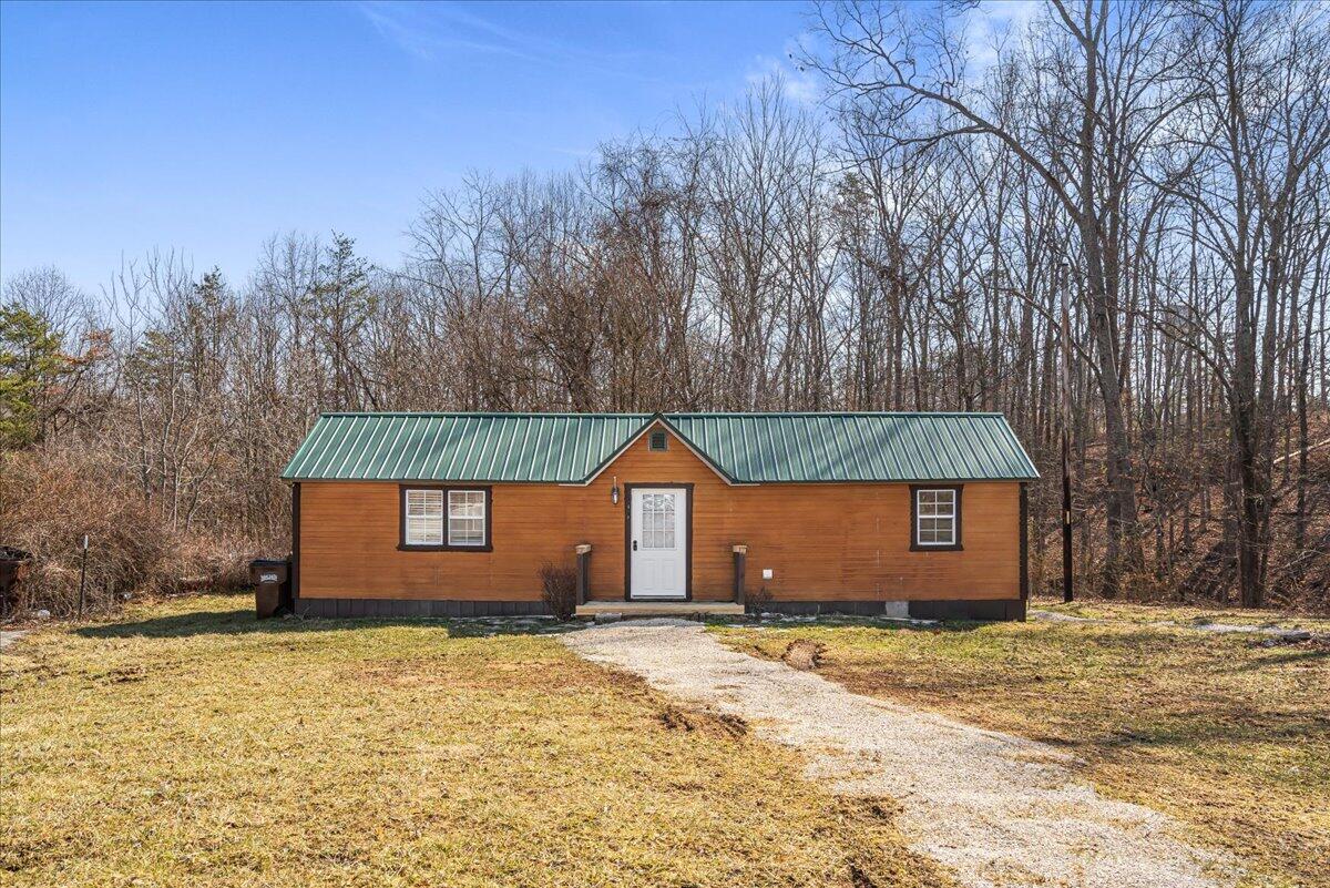 105 Patricia Rd Property Photo 1