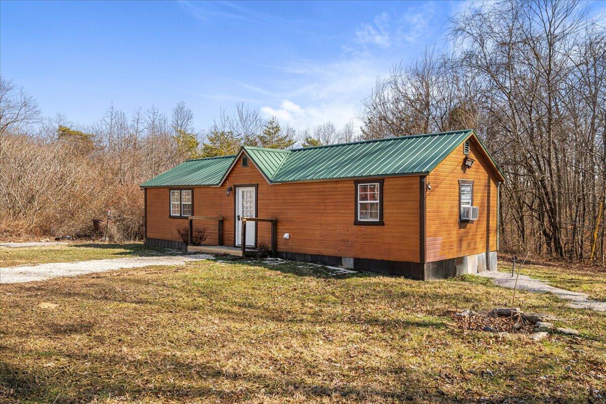 105 Patricia Rd Property Photo 3