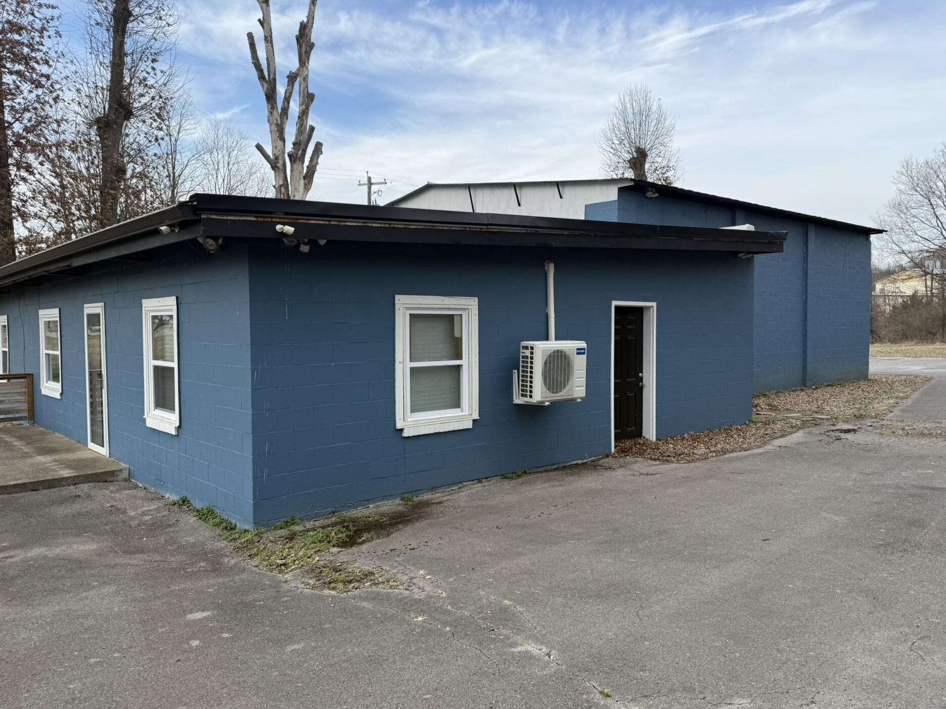1055 W Shelby Street Property Photo 2