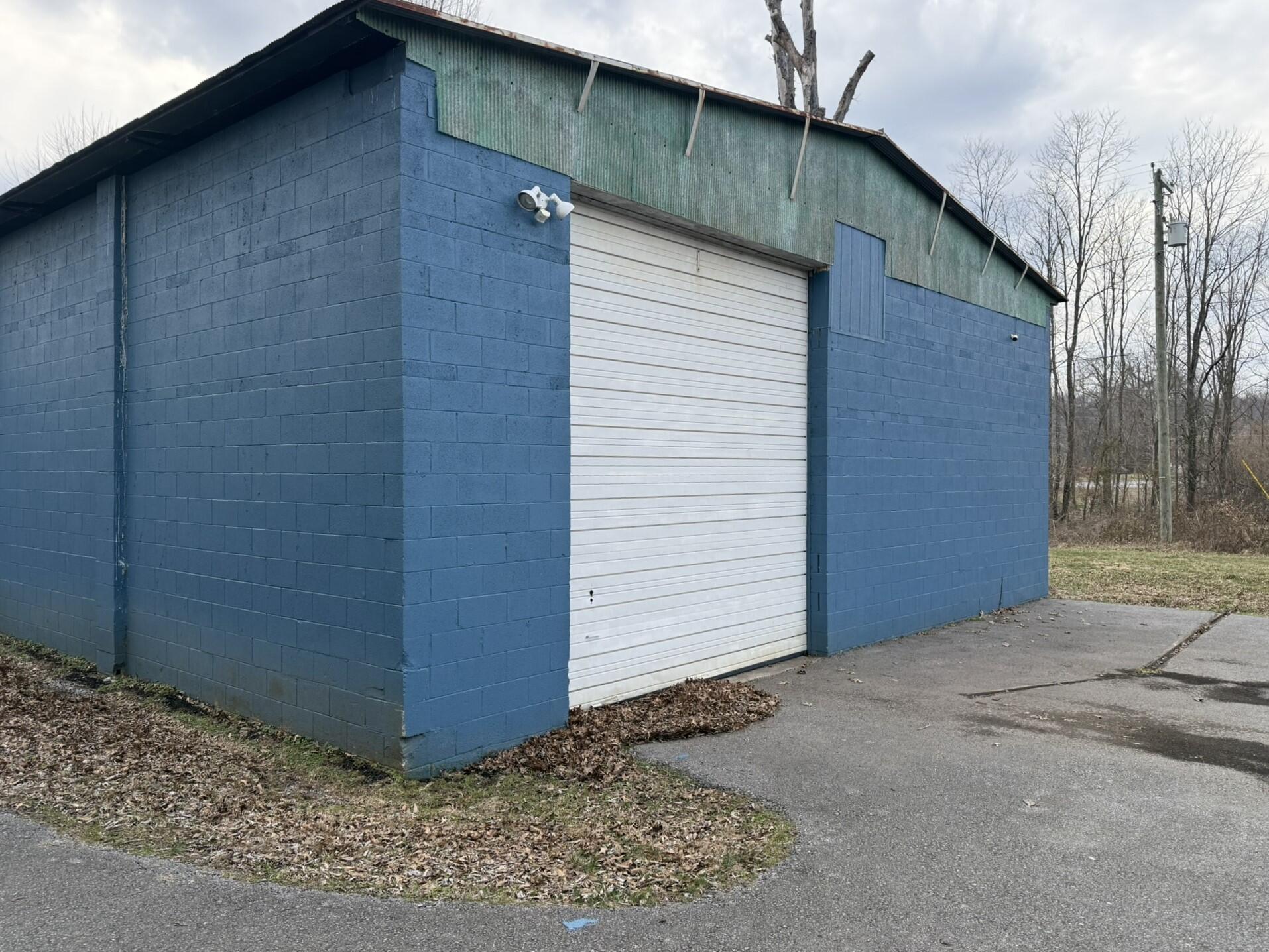 1055 W Shelby Street Property Photo 3