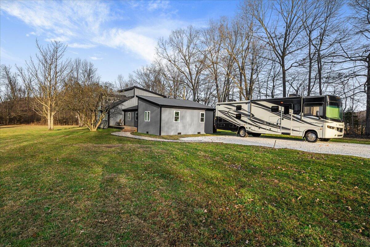 105 Karin Dr Property Photo 2