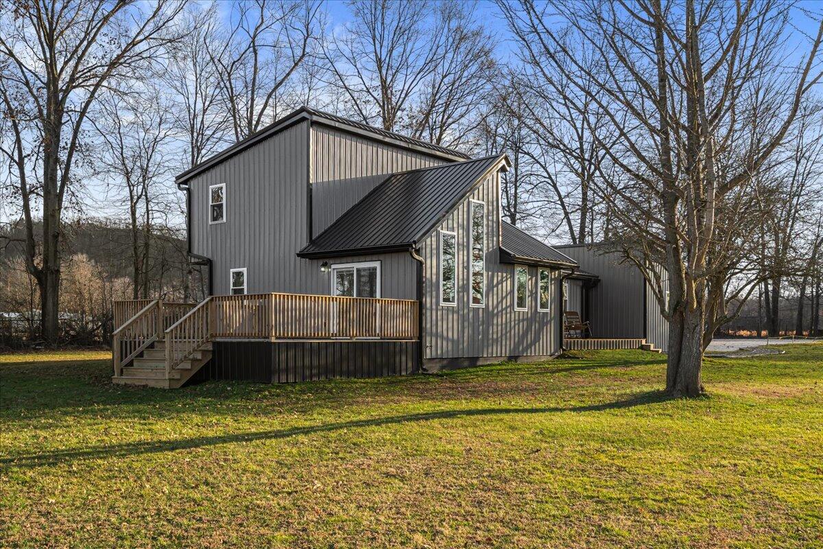 105 Karin Dr Property Photo 3