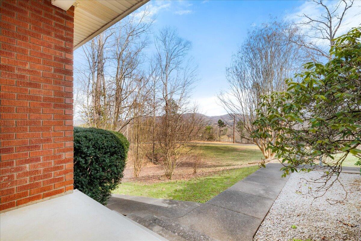 663 Red Bird Road Property Photo 7